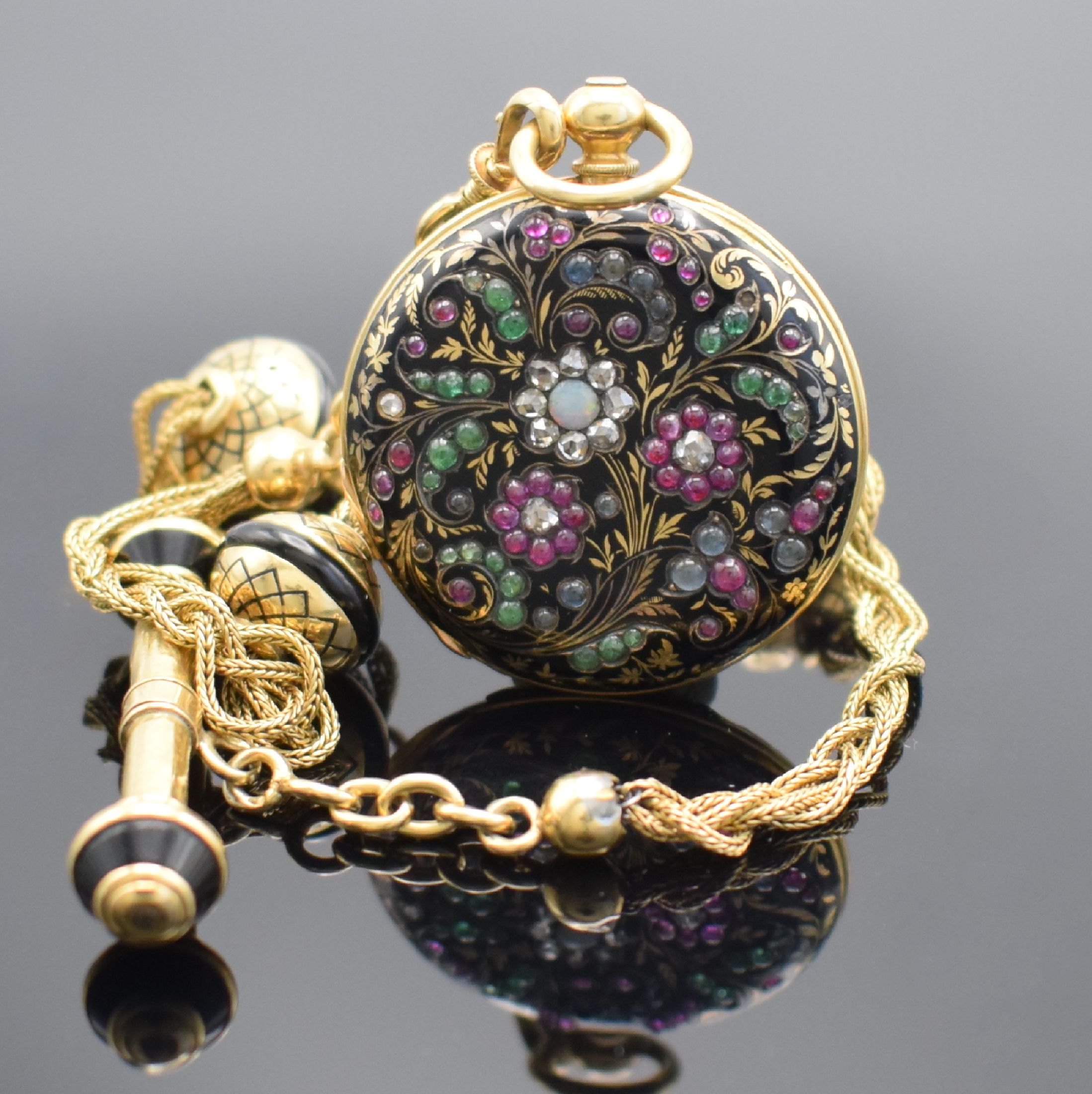 Detail b: MALIGNON A GENEVE No. 2129 feine, emaillierte und mit Edelsteinen besetzte Zylindertaschenuhr an schwerer GG 750/000 Kette, Schweiz um 1850, beide ...