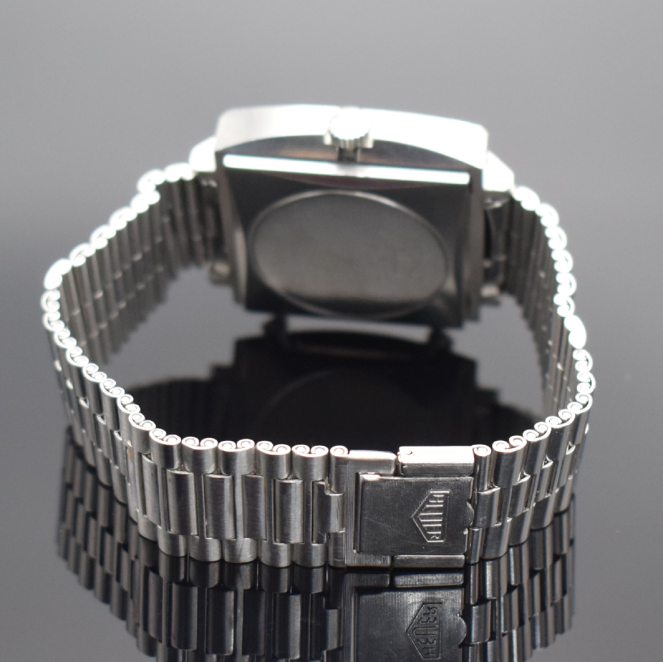 Detail b: HEUER Monaco "Steve McQueen" Herrenarmbanduhr mit Chronograph Referenz 1133, Schweiz um 1972, Automatik, Monocoque-Geh. in Stahl inkl. ...