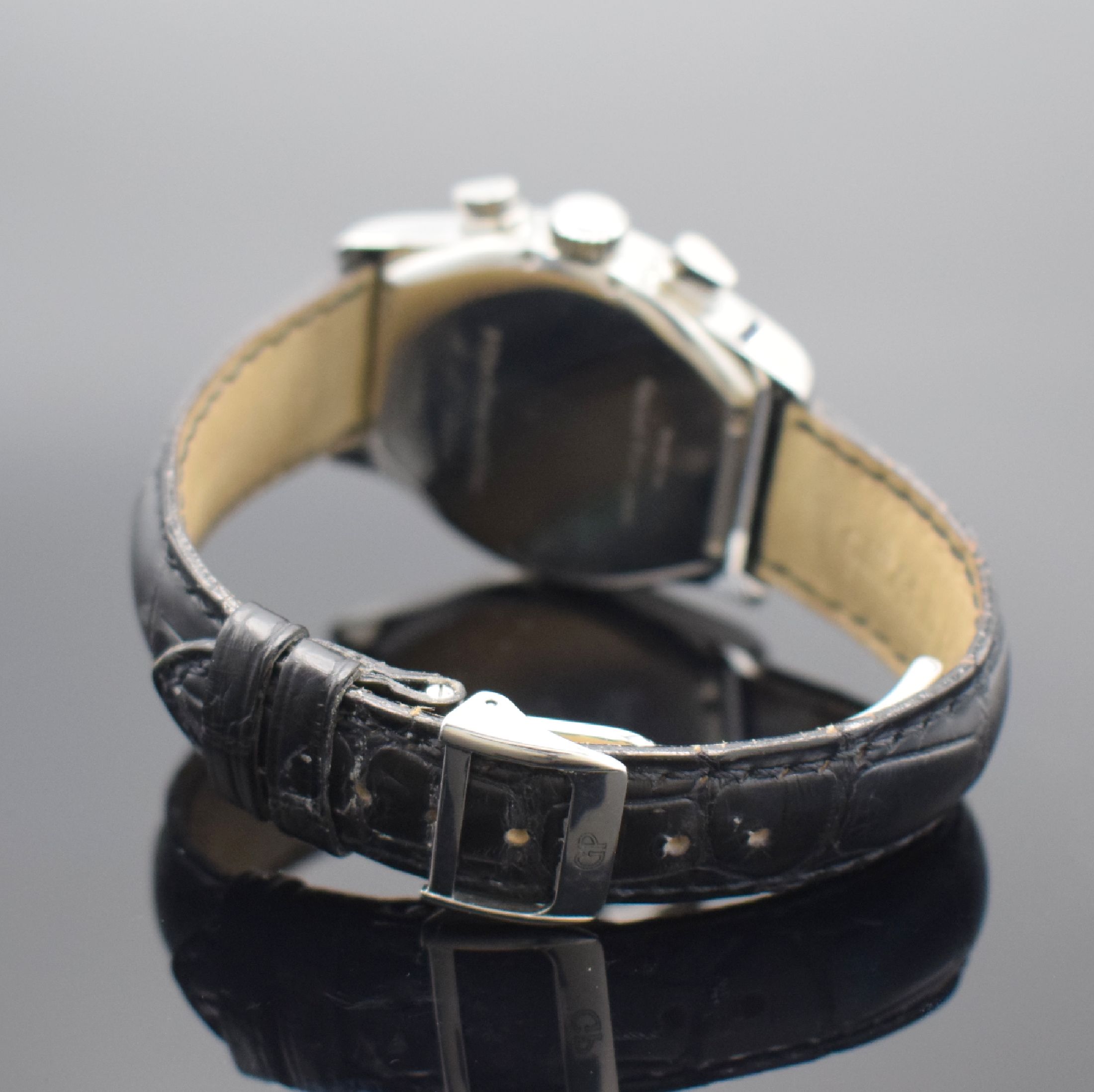 Detail b: GIRARD PERREGAUX Armbandchronograph Serie Richeville Referenz 2750, Schweiz um 1996, tonneauförmiges Edelstahlgeh. inkl. orig. Lederband m. orig. ...