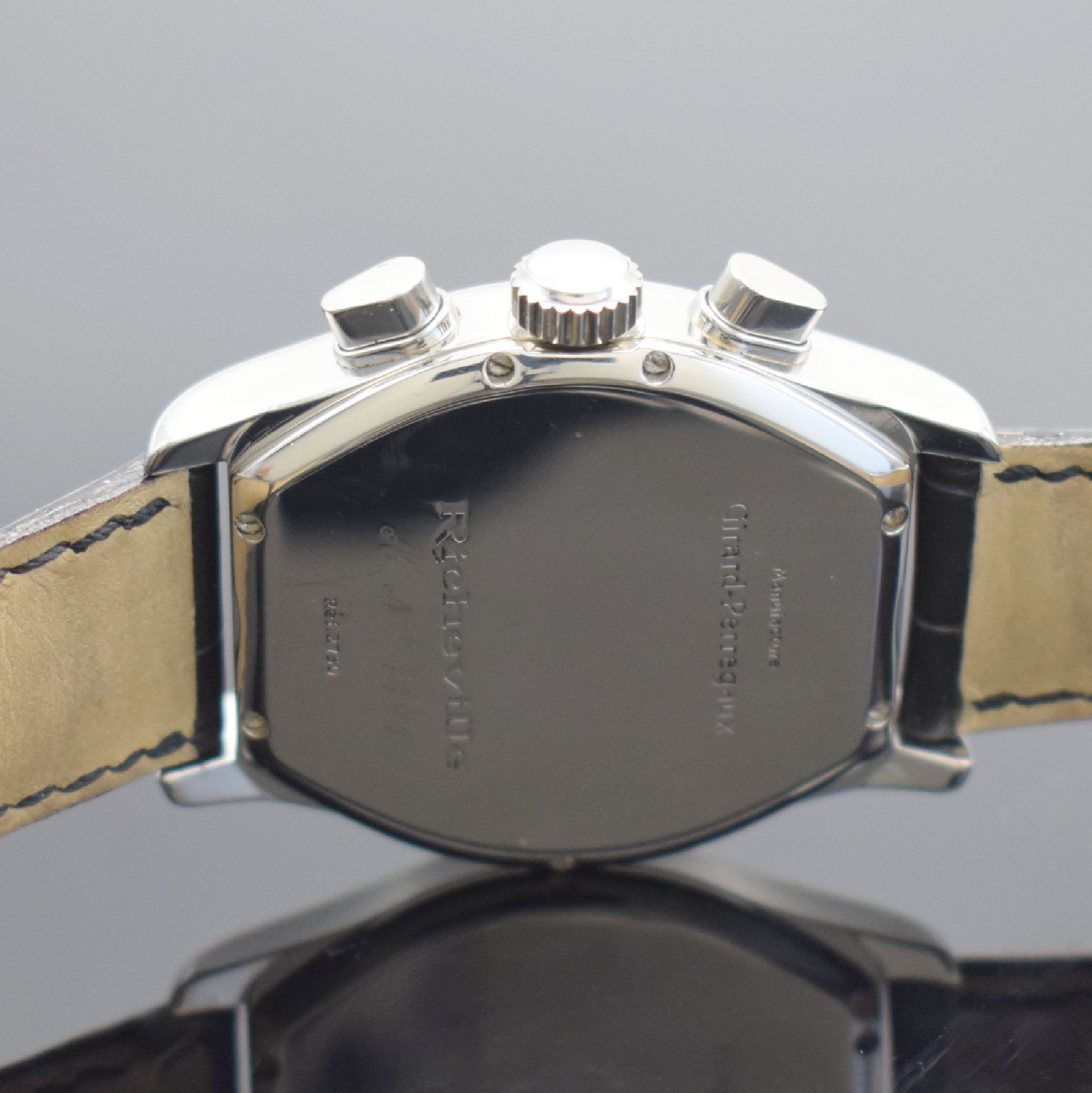 Detail d: GIRARD PERREGAUX Armbandchronograph Serie Richeville Referenz 2750, Schweiz um 1996, tonneauförmiges Edelstahlgeh. inkl. orig. Lederband m. orig. ...