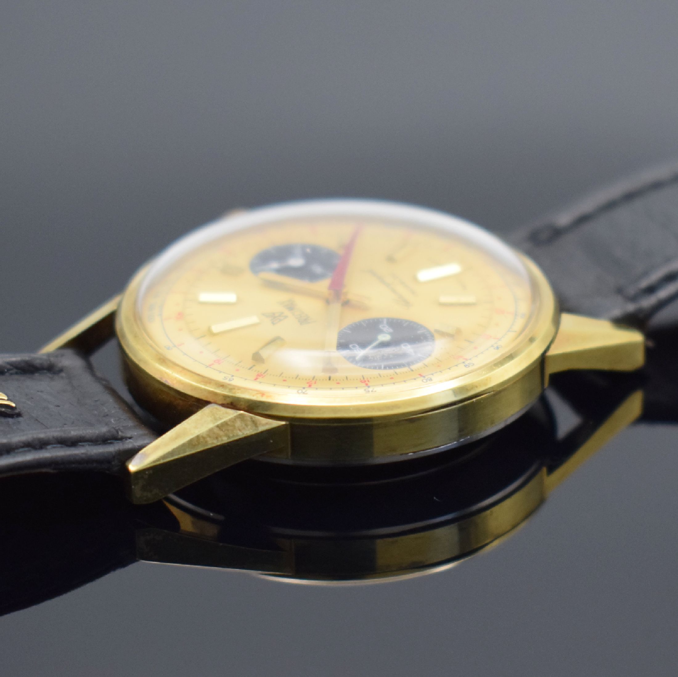 Detail b: PRECIMAX Armbandchronograph, Schweiz um 1968, Handaufzug, verg. Gehäuse, Edelstahlboden aufgedr., gold. Zifferbl. m. aufges. Std.-Ind., gold. ...