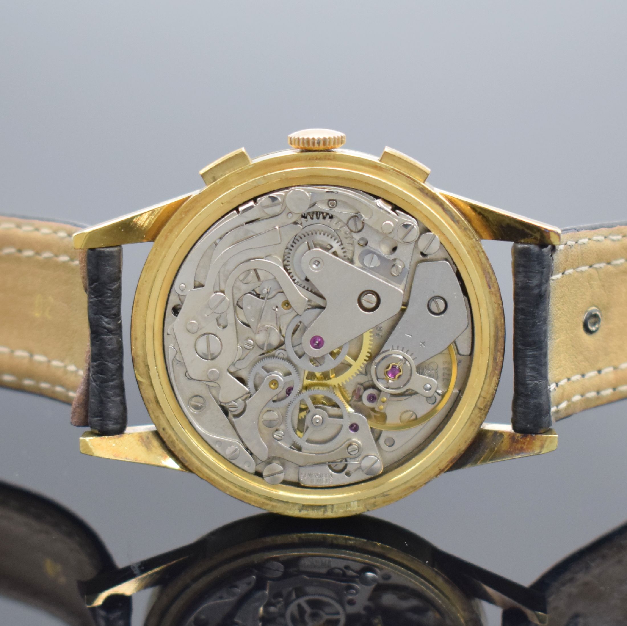 Detail e: PRECIMAX Armbandchronograph, Schweiz um 1968, Handaufzug, verg. Gehäuse, Edelstahlboden aufgedr., gold. Zifferbl. m. aufges. Std.-Ind., gold. ...