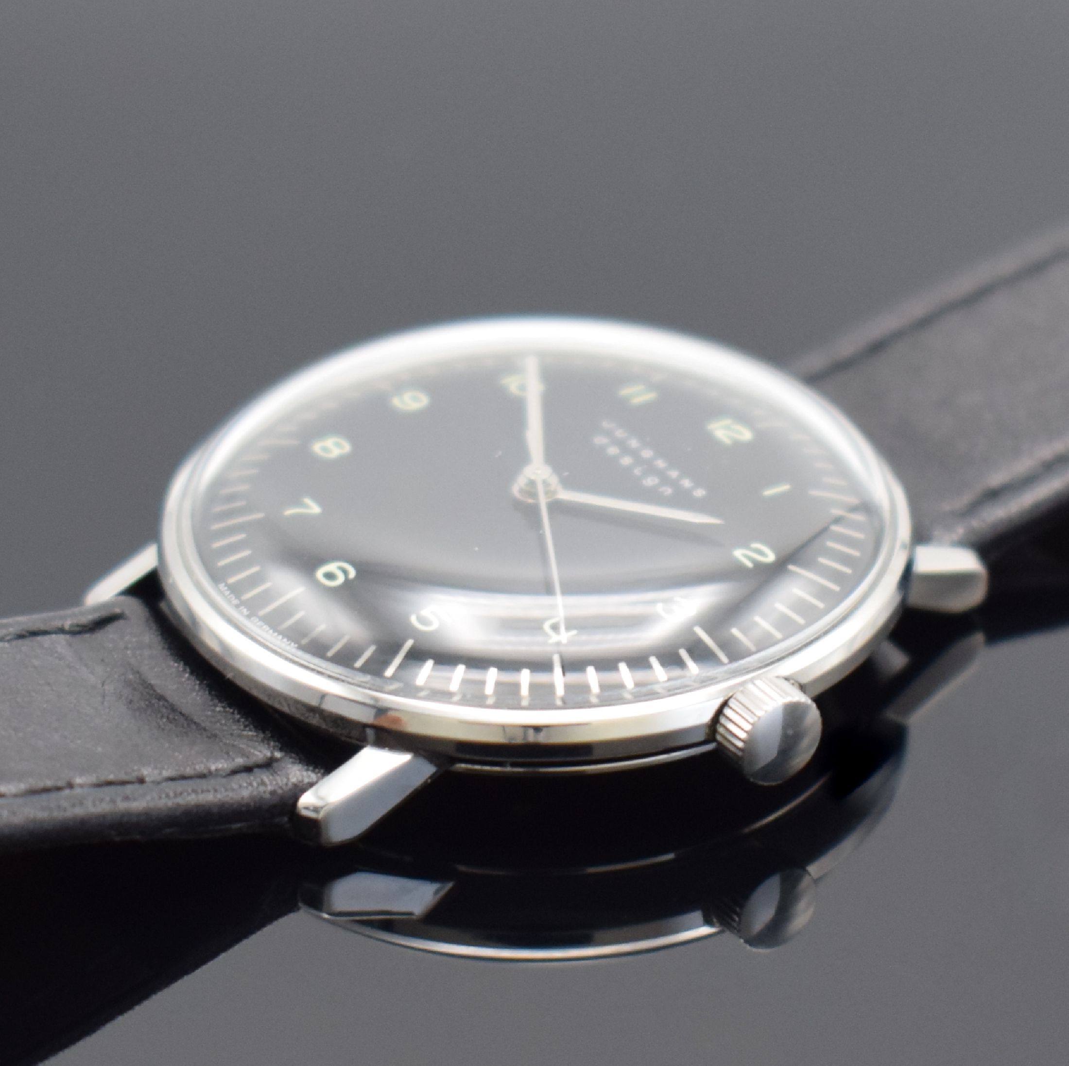 Detail b: JUNGHANS Max Bill Herrenarmbanduhr Referenz 27/3702.00, Handaufzug, Edelstahlgeh. inkl. orig. Lederband m. Dornschl., Boden verschr., schwarzes ...