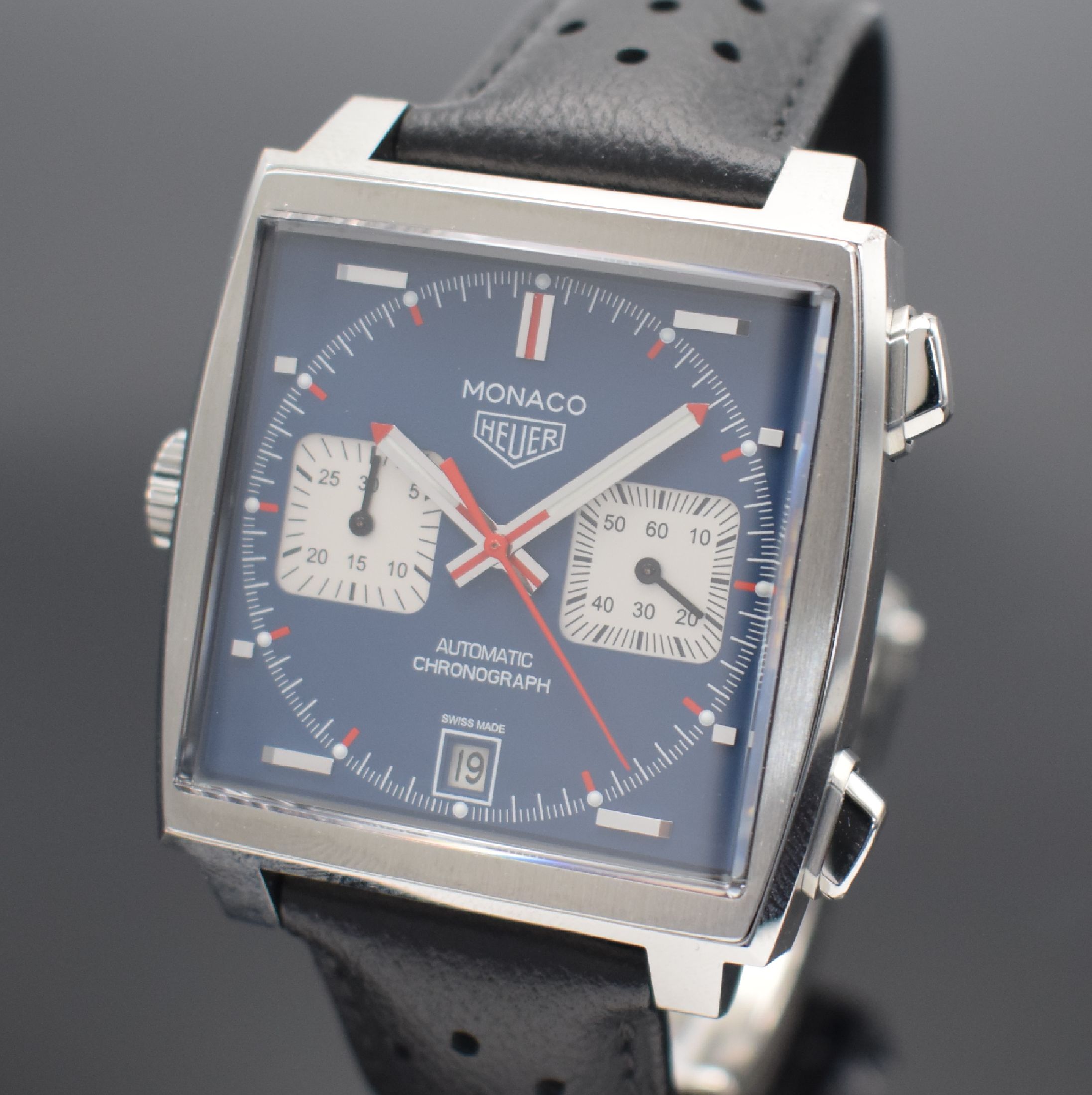 Detail a: HEUER Monaco Armbandchronograph Referenz CAW211P, Schweiz um 2017, Automatik, quadratisches, beids. vergl. Geh., Boden 4- fach verschr., orig. ...