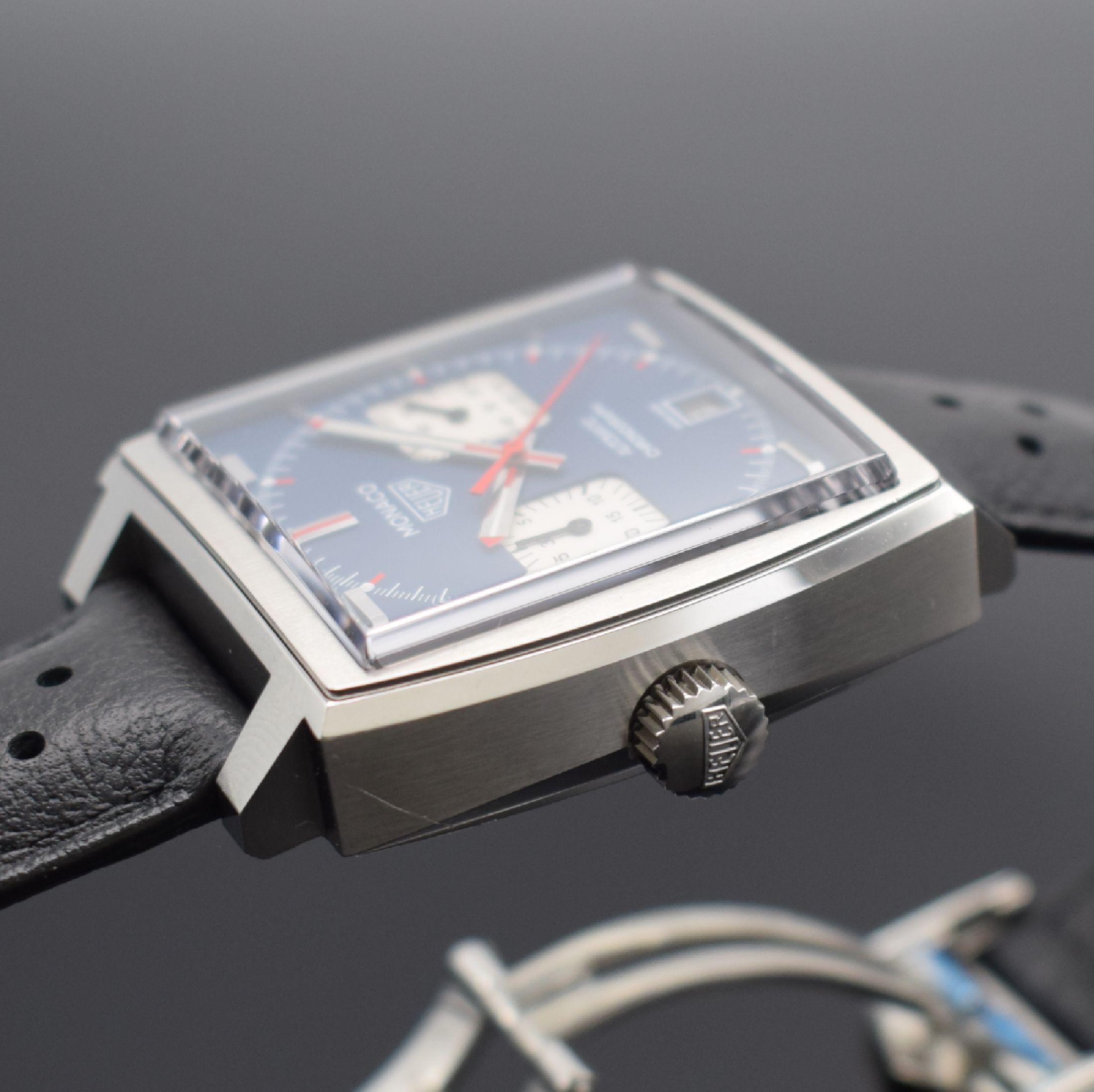 Detail c: HEUER Monaco Armbandchronograph Referenz CAW211P, Schweiz um 2017, Automatik, quadratisches, beids. vergl. Geh., Boden 4- fach verschr., orig. ...