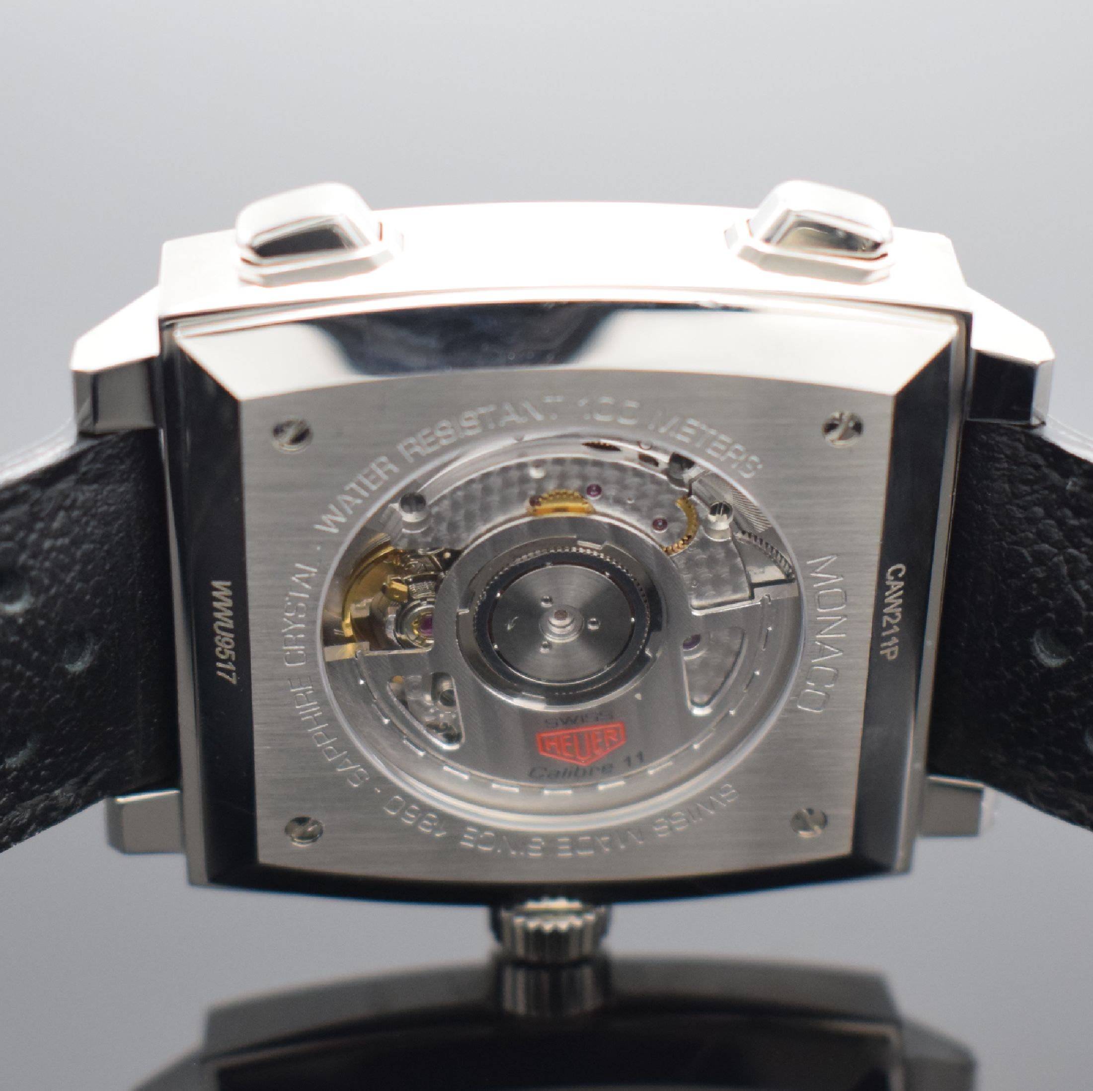 Detail e: HEUER Monaco Armbandchronograph Referenz CAW211P, Schweiz um 2017, Automatik, quadratisches, beids. vergl. Geh., Boden 4- fach verschr., orig. ...