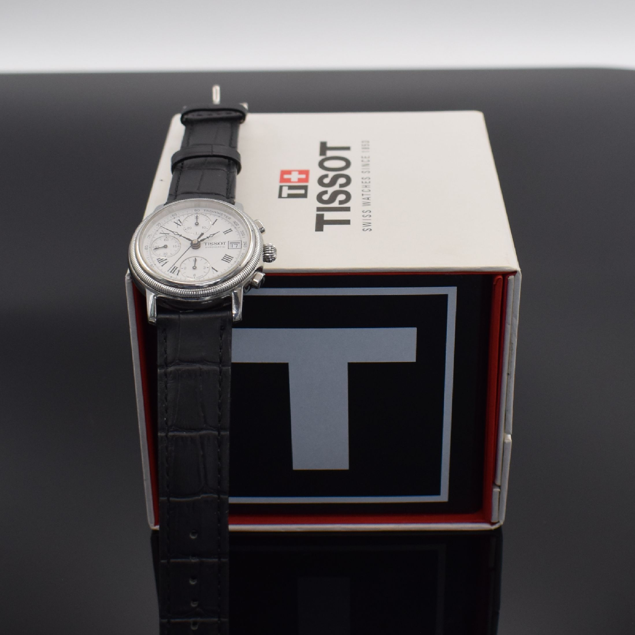 Detail e: TISSOT Armbandchronograph, Automatik, Schweiz um 2000, Edelstahlgeh. beids. vergl., Boden aufgedr., emailfarb. Strukturzifferbl. m. röm. Std., 30 ...