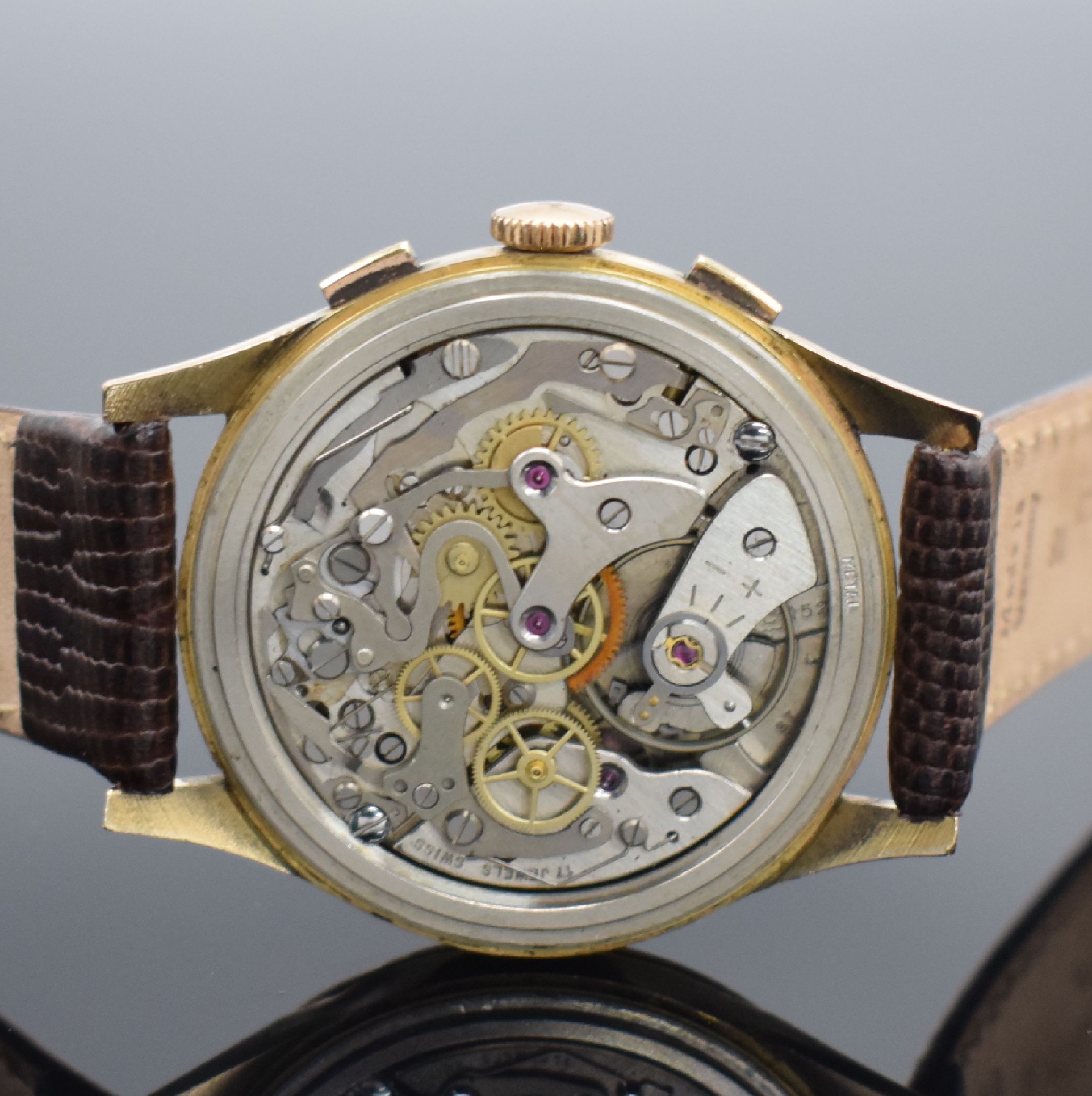 Detail e: ALMADIA / Chronographe Suisse Armbandchronograph in RG 750/000, Schweiz um 1960, Handaufzug, Boden aufgedr., Geh. dell., Metall-Innengeh., silb. ...