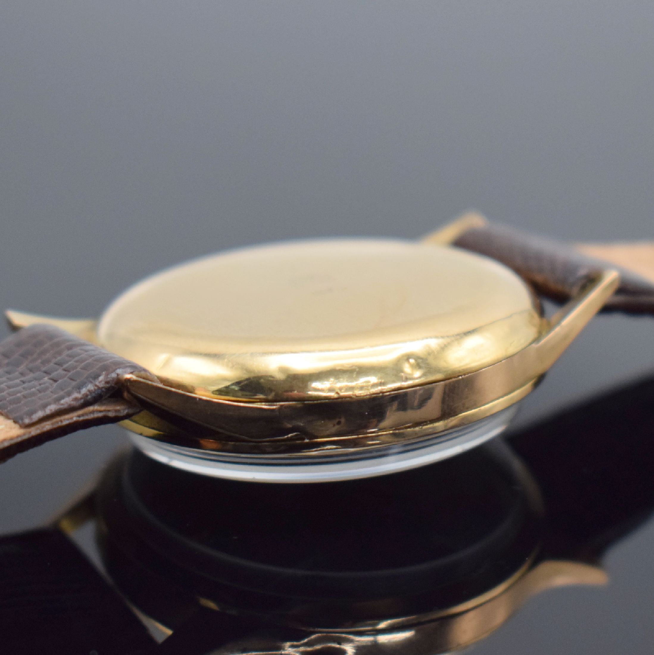 Detail f: ALMADIA / Chronographe Suisse Armbandchronograph in RG 750/000, Schweiz um 1960, Handaufzug, Boden aufgedr., Geh. dell., Metall-Innengeh., silb. ...