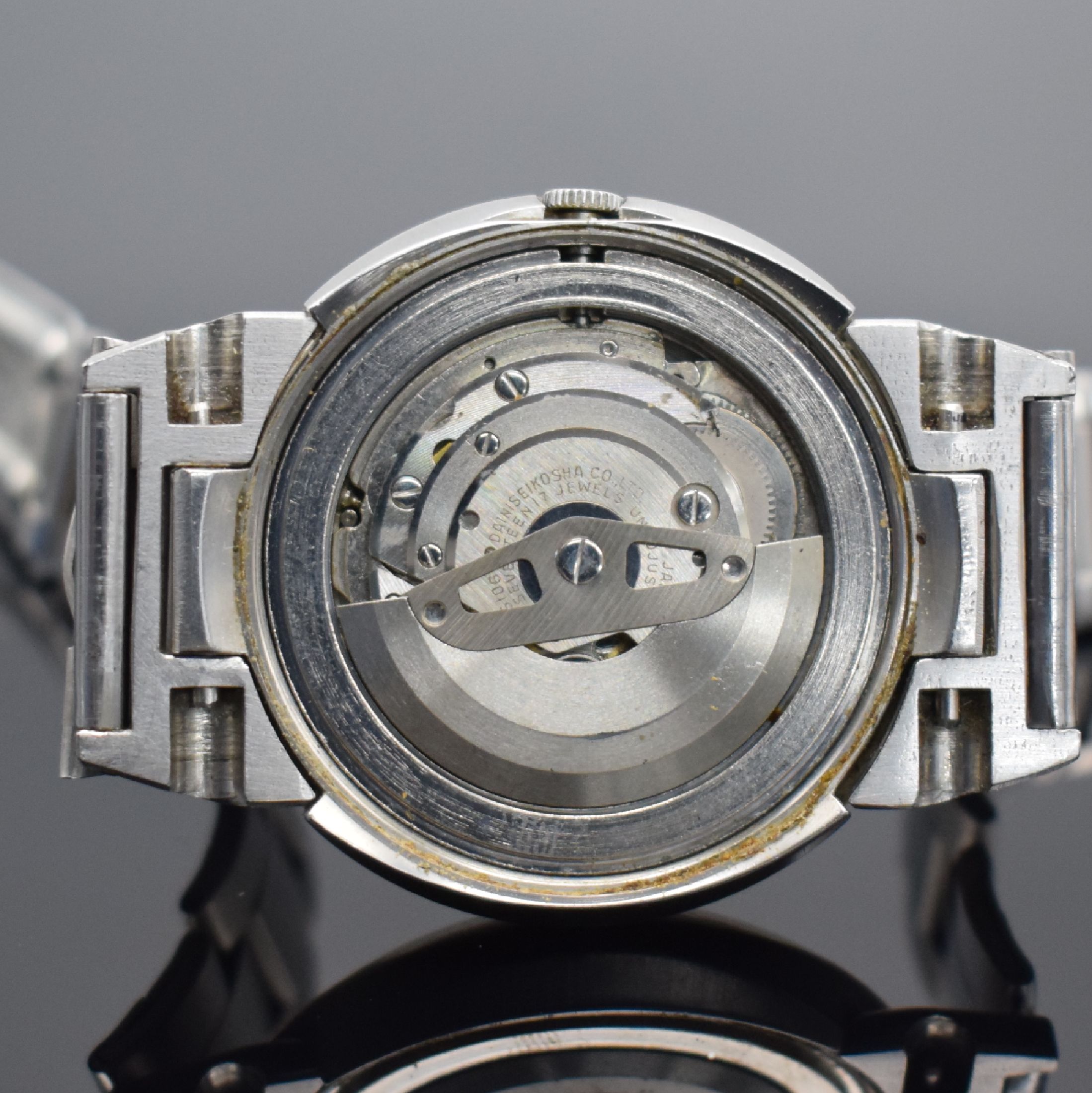 Detail g: 2 SEIKO Herrenarmbanduhren in Stahl, Japan 1970/80er Jahre, Automatik, 1) DX, Ref. 6106- 5459, Boden geschr., neutr. Gliederband, grünes ...