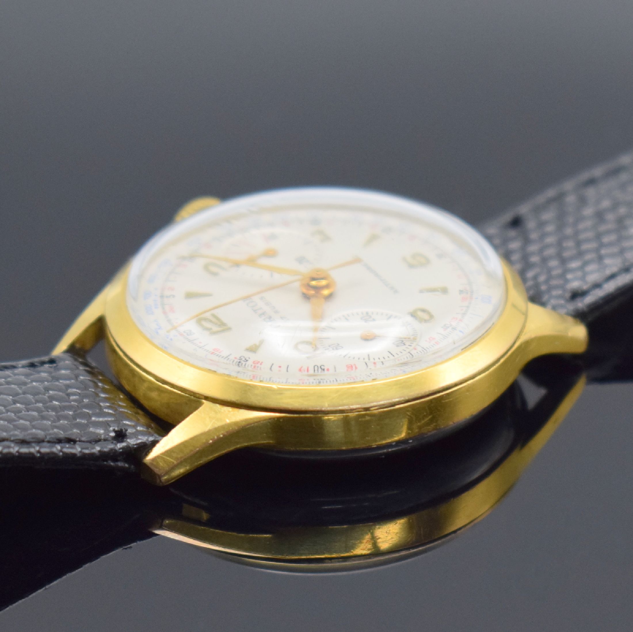 Detail b: ORATOR Herrenarmbanduhr mit Chronograph, Schweiz um 1945, Handaufzug, verg. Geh., Edelstahlboden aufgedr., schön erhaltenes silb. Zifferbl. m. gold. ...