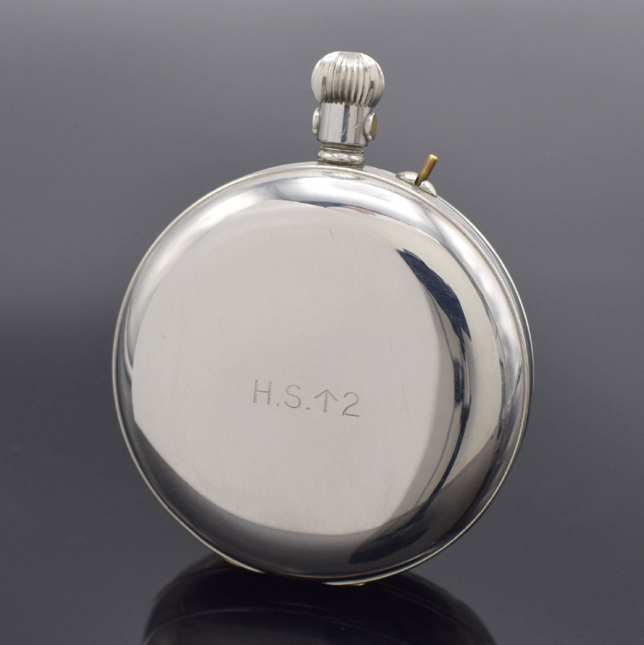 Detail a: ULYSSE NARDIN H.S.2 seltene Beobachtungsuhr der britischen Marine im Edelstahlgehäuse Nr. 120457, Schweiz um 1942, glattes Geh., Scharnierboden m. ...