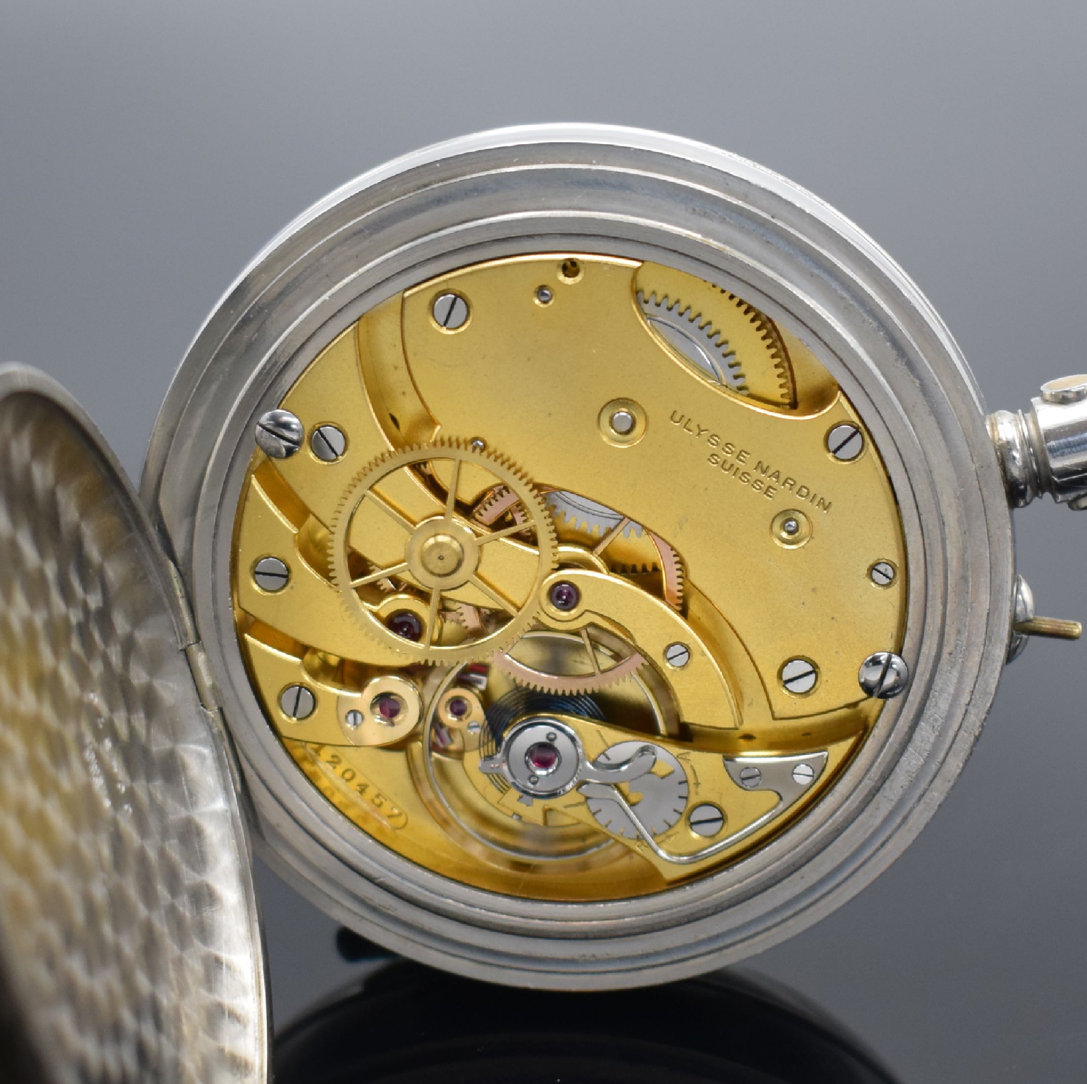 Detail e: ULYSSE NARDIN H.S.2 seltene Beobachtungsuhr der britischen Marine im Edelstahlgehäuse Nr. 120457, Schweiz um 1942, glattes Geh., Scharnierboden m. ...