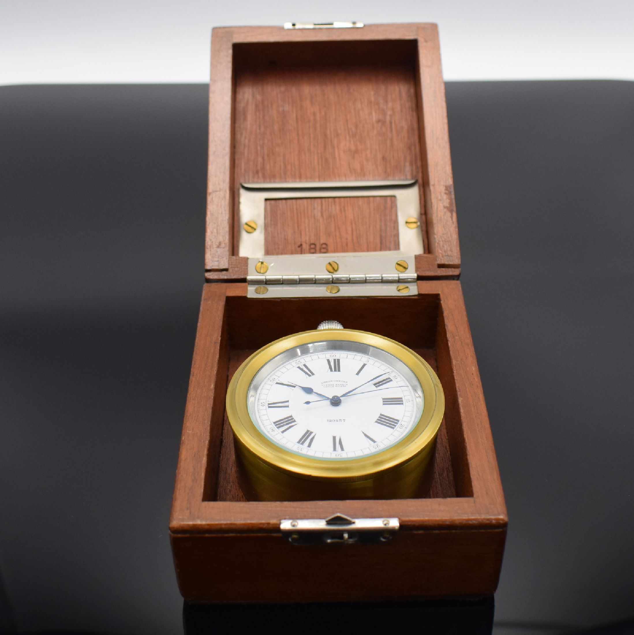 Detail f: ULYSSE NARDIN H.S.2 seltene Beobachtungsuhr der britischen Marine im Edelstahlgehäuse Nr. 120457, Schweiz um 1942, glattes Geh., Scharnierboden m. ...