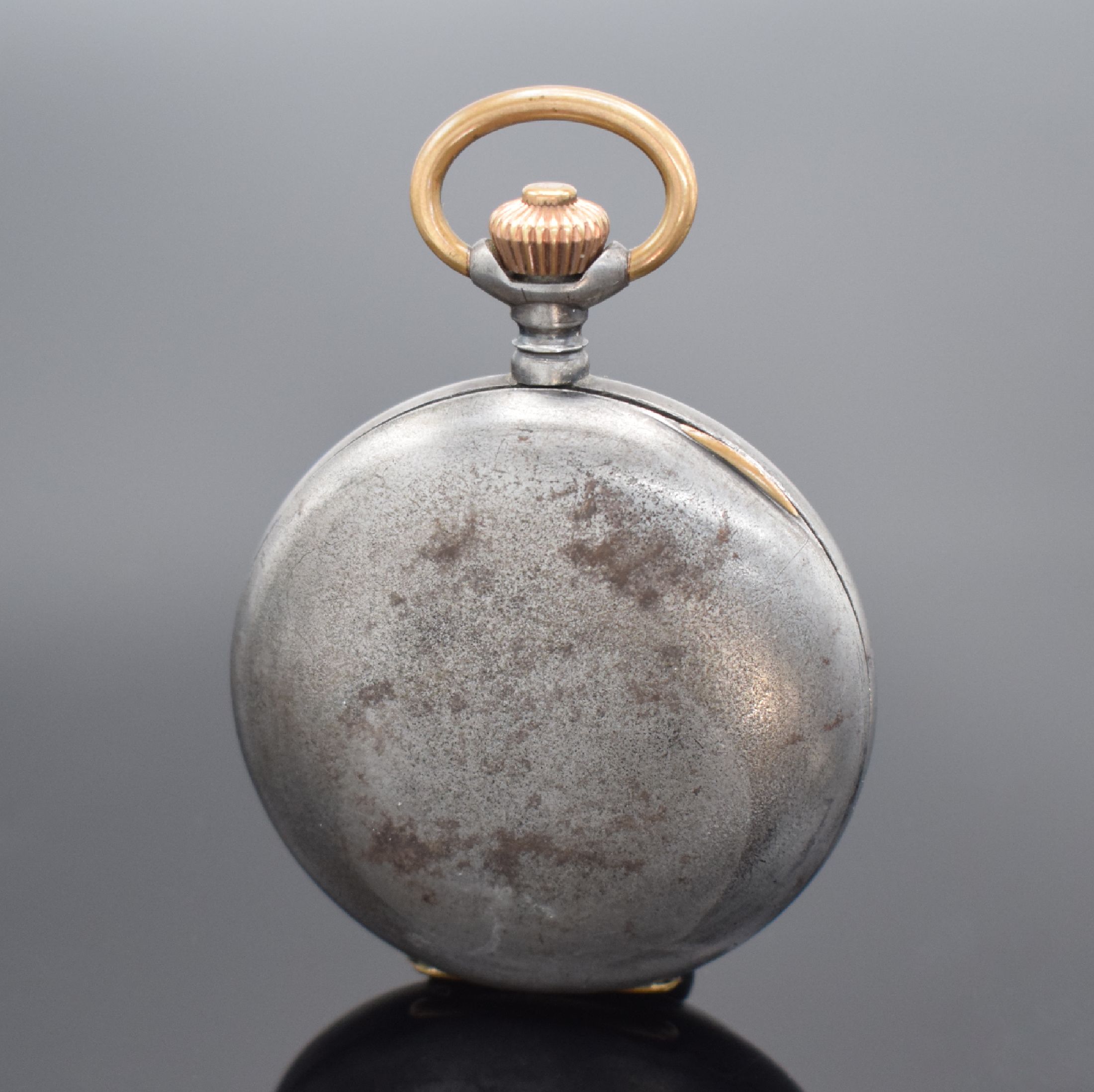 Detail a: OMEGA offen Taschenuhr mit Schaltradchronograph, Schweiz um 1900, brüniertes Geh., Zifferbl. sekundär, 15-Min.- Zähler, gold. Zeiger, gebl. ...