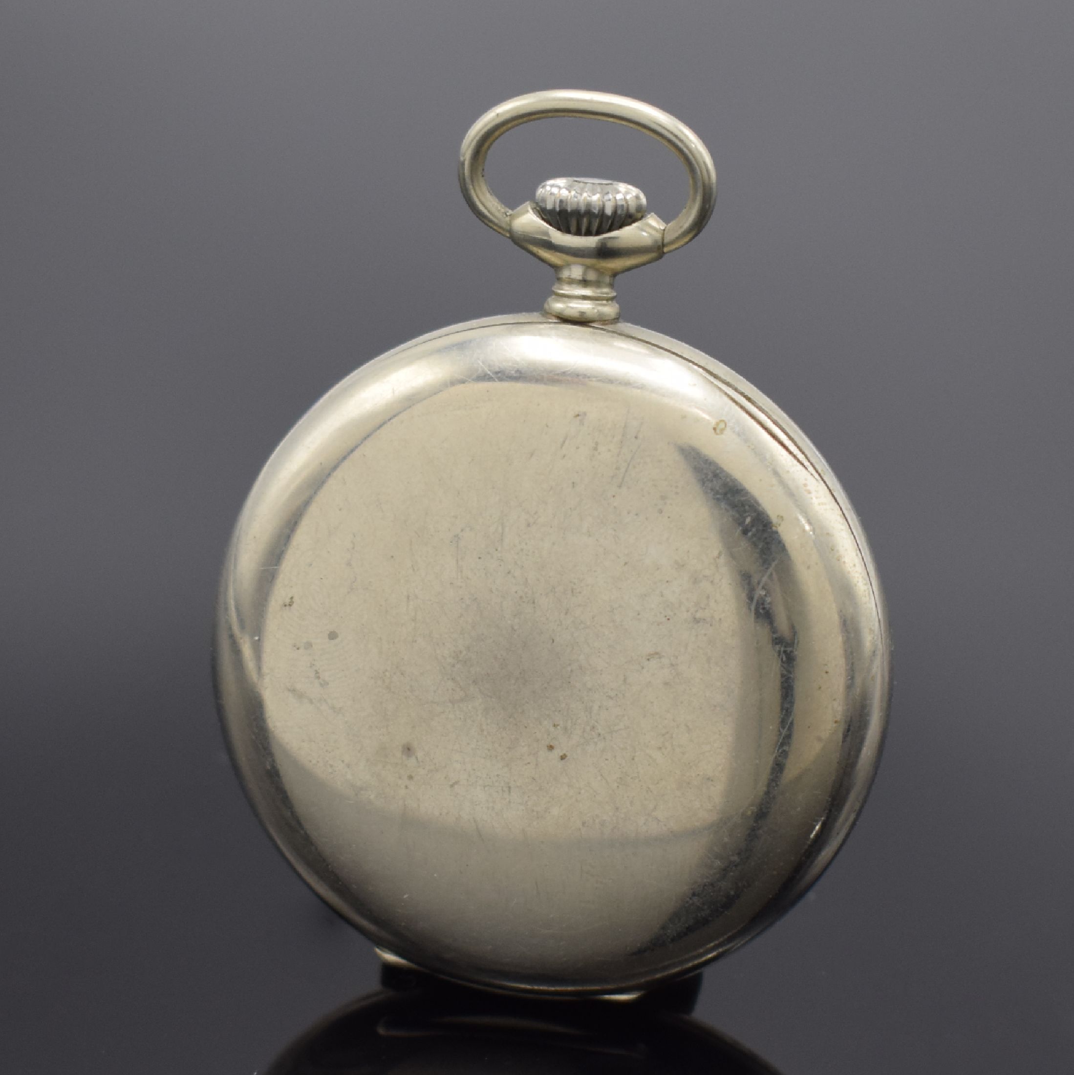 Detail a: OMEGA offene Herrentaschenuhr, Schweiz um 1937, Nickelgeh., Emailzifferbl. m. fetten arab. Std., gebl. Zeiger, kl. Sek., Werk verg., 15 St., Kal. ...