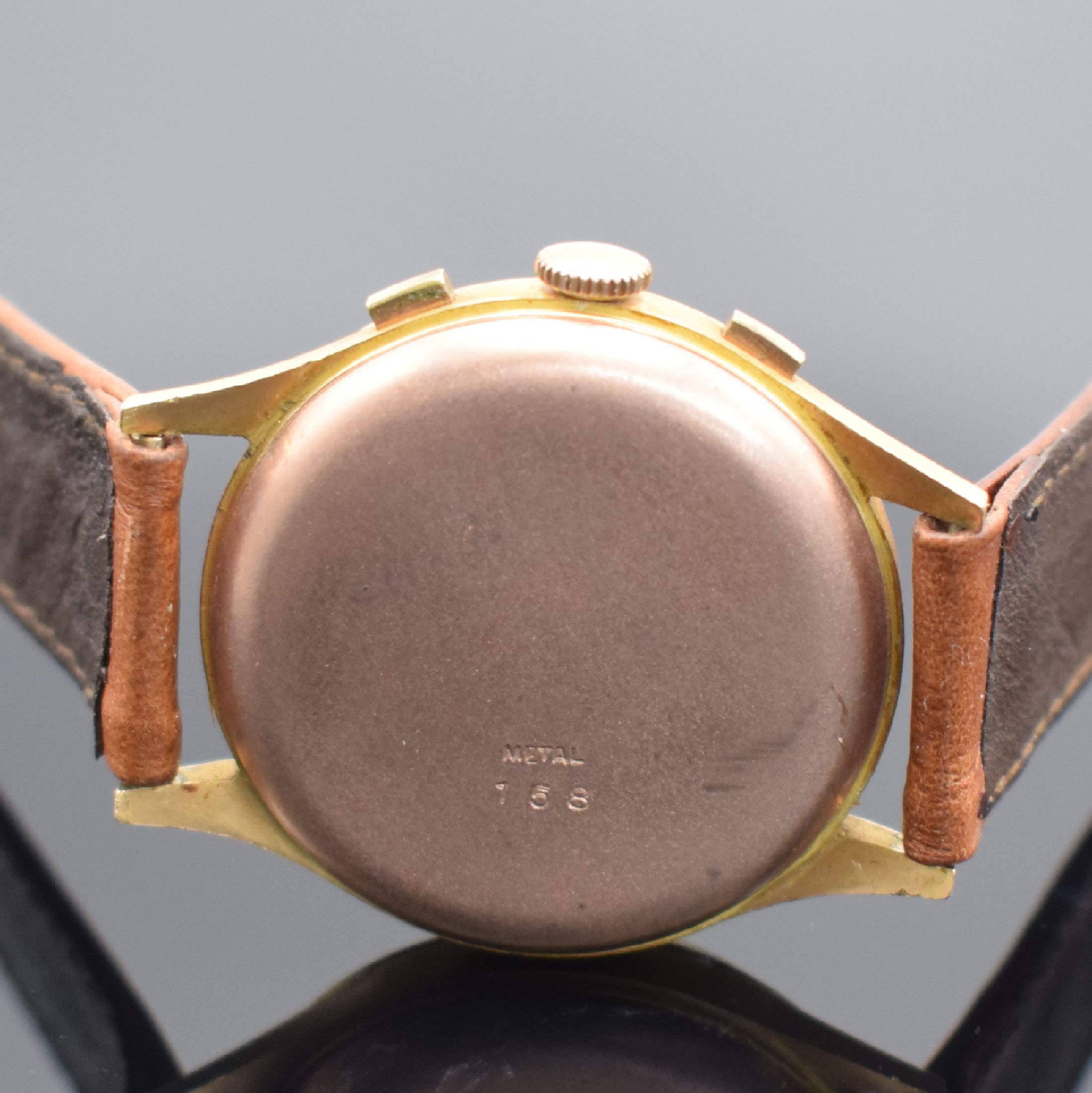 Detail e: CHRONOGRAPHE SUISSE / NAVA Armbandchronograph in RoseG 750/000, Schweiz um 1960, Handaufzug, gedr. Geh. l. dell., Metall Innengeh., gold. Zifferbl., ...