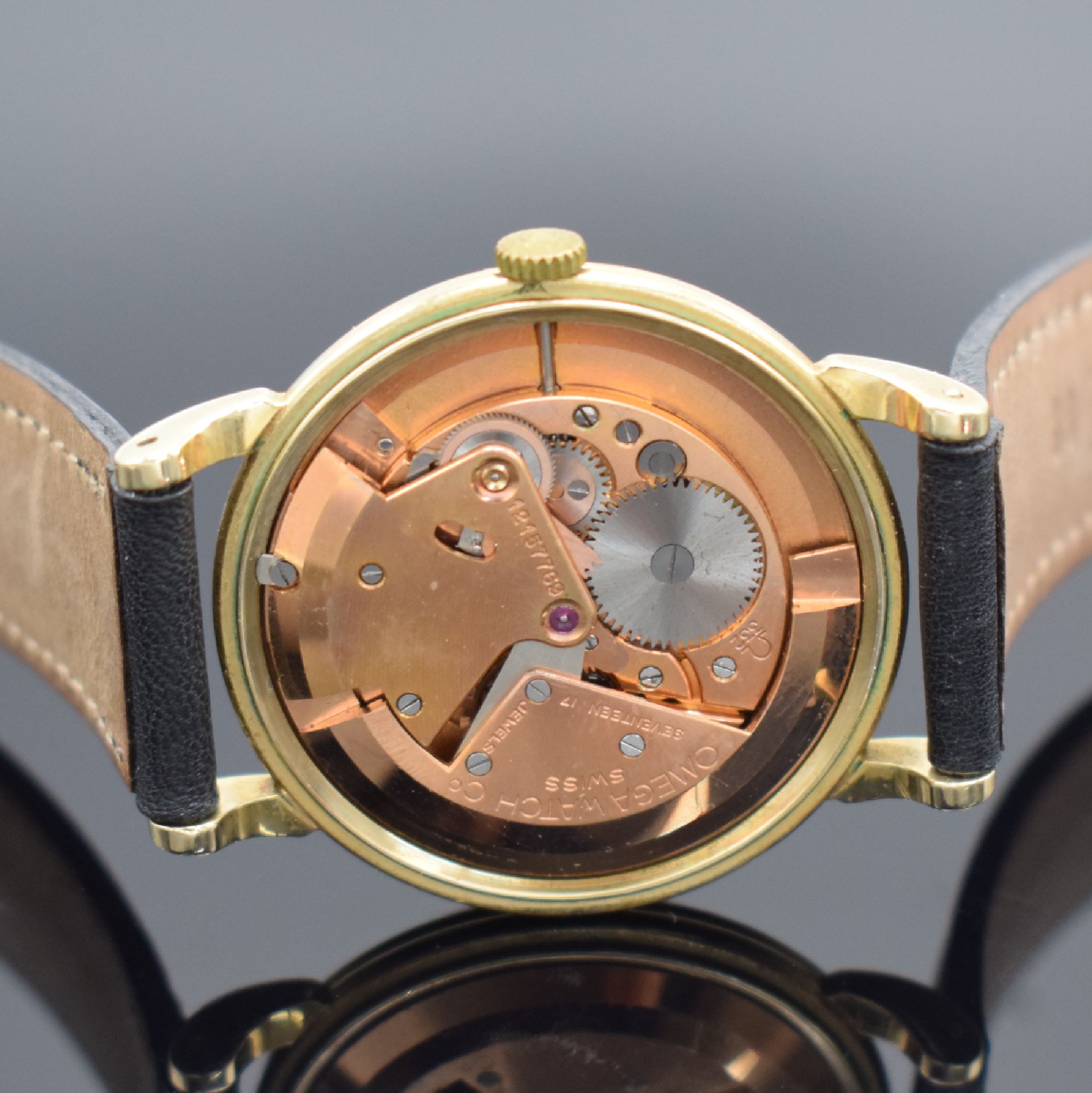 Detail e: OMEGA Armbanduhr mit Hammerautomatik in 80 Micron Plaque, Schweiz um 1951, Automatik, 3-tlg. Geh. Ref. 2398 2, Boden & Glasrand aufgedr., silb. ...