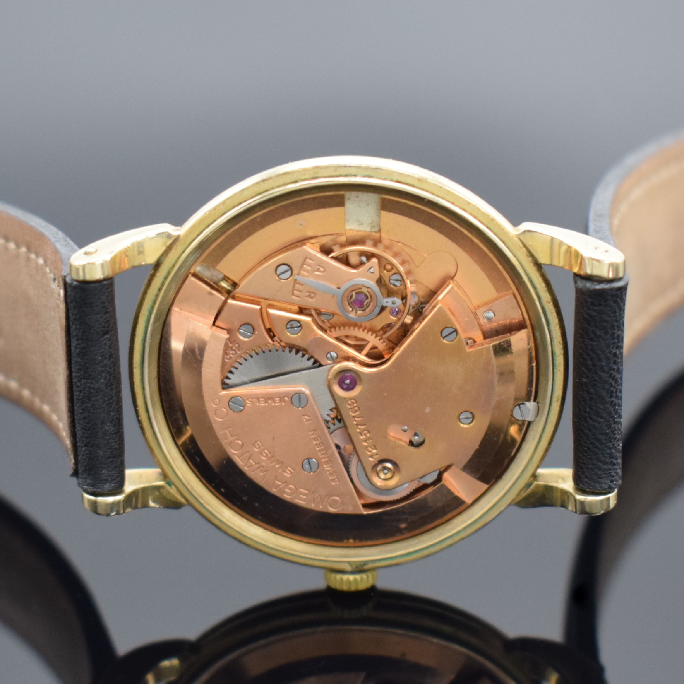 Detail f: OMEGA Armbanduhr mit Hammerautomatik in 80 Micron Plaque, Schweiz um 1951, Automatik, 3-tlg. Geh. Ref. 2398 2, Boden & Glasrand aufgedr., silb. ...