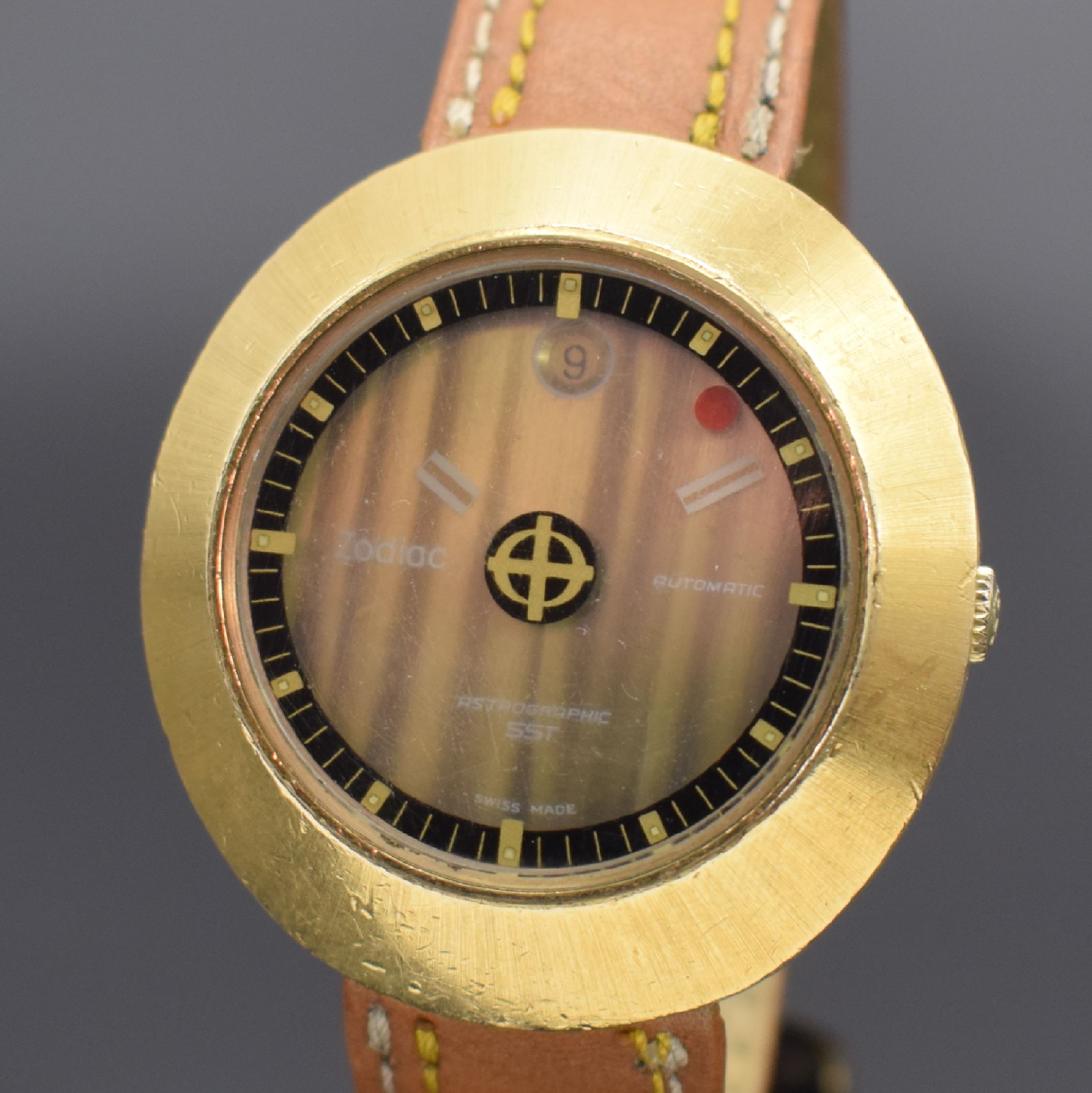 Detail a: ZODIAC Astrographic SST Armbanduhr mit mysteriöser Zeitanzeige, Schweiz um 1970, Automatik, verg. Geh., verschr. Stahlboden, Mineralglas m. ...