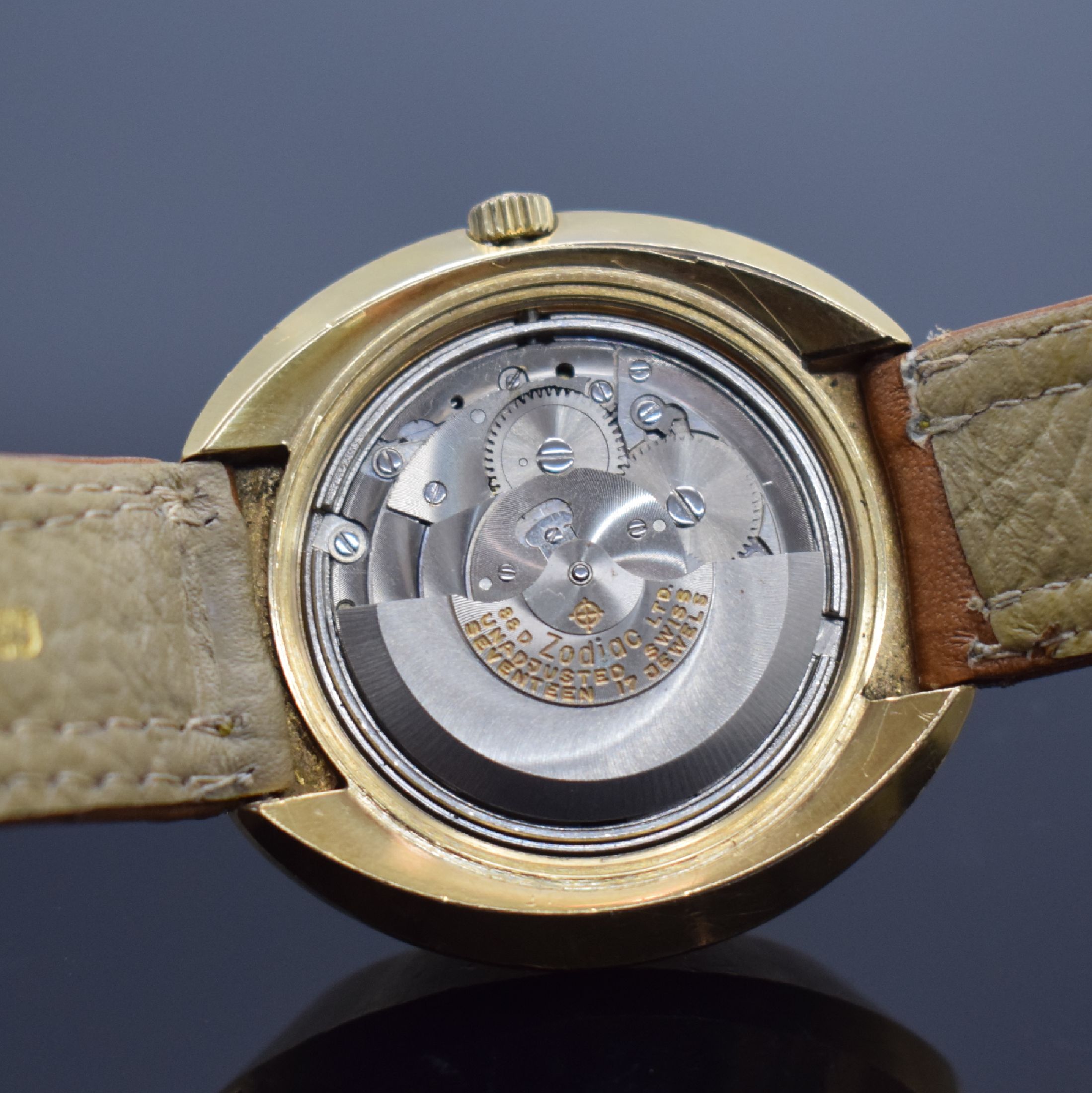 Detail d: ZODIAC Astrographic SST Armbanduhr mit mysteriöser Zeitanzeige, Schweiz um 1970, Automatik, verg. Geh., verschr. Stahlboden, Mineralglas m. ...