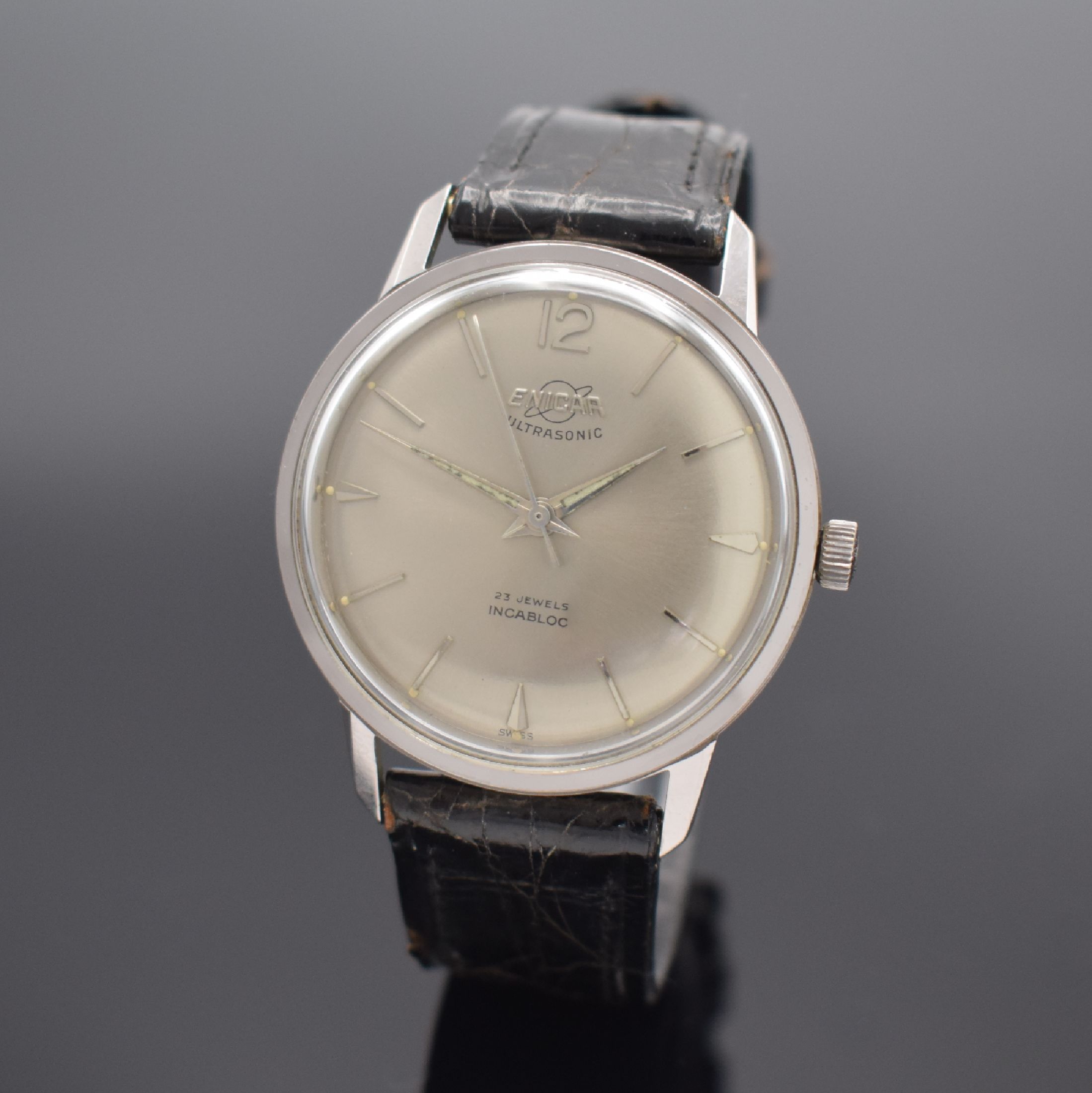 ENICAR Ultrasonic Herrenarmbanduhr in Stahl, Schweiz um 1965, Handaufzug, unpol. Geh., verschr. Boden m. eingelassener ENICAR Plakette, grau-silb. ...