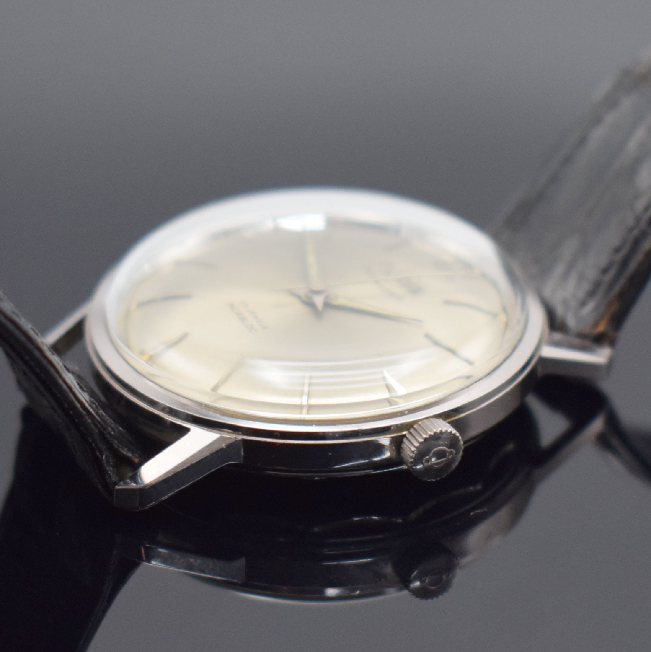 Detail b: ENICAR Ultrasonic Herrenarmbanduhr in Stahl, Schweiz um 1965, Handaufzug, unpol. Geh., verschr. Boden m. eingelassener ENICAR Plakette, grau-silb. ...