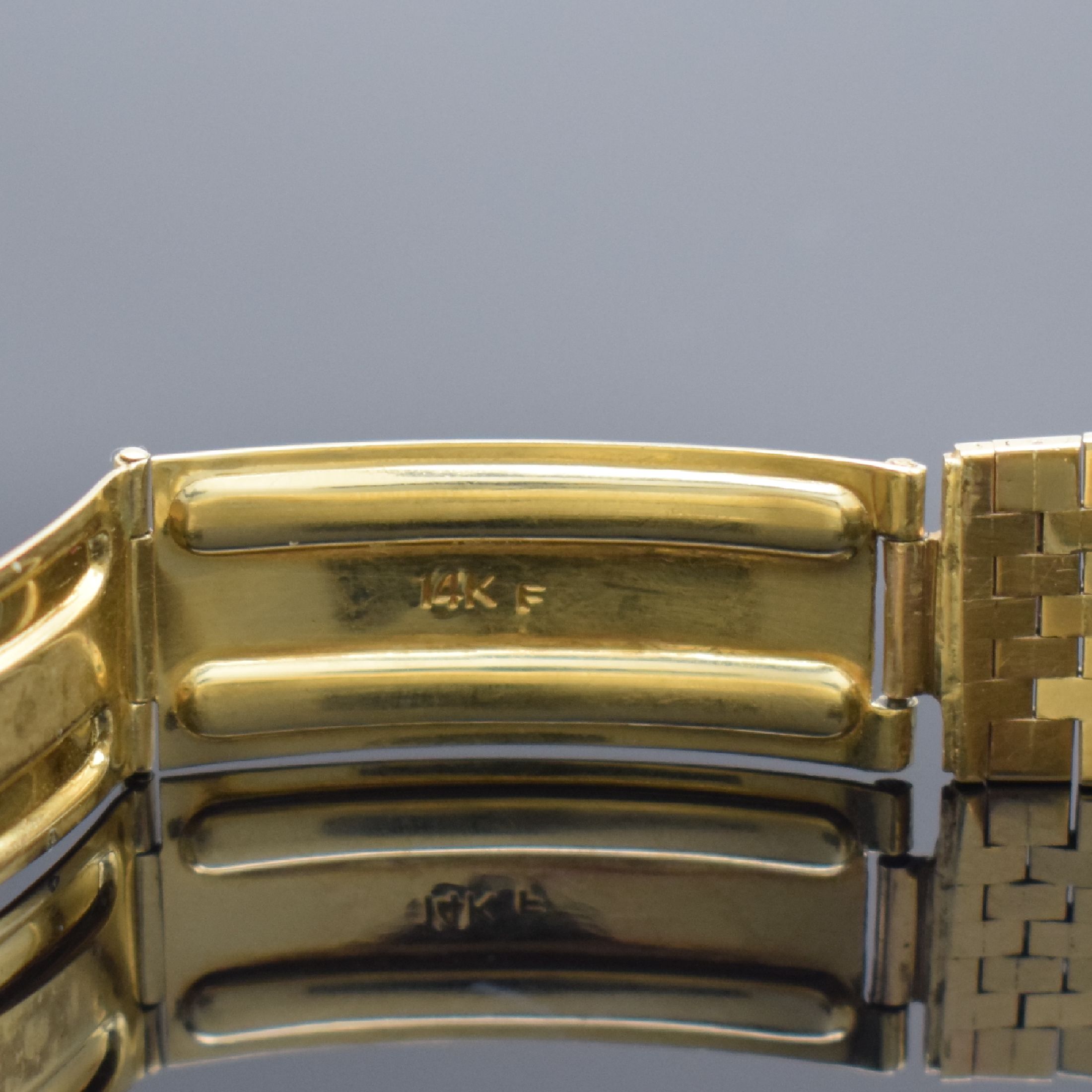 Detail b: DUGENA Herrenarmbanduhr Modell Super in GG 750/000, Schweiz um 1965, Automatik m. Microrotor, Boden aufgedr., neutr. GG 585/000 Band, silb. Zifferbl. ...