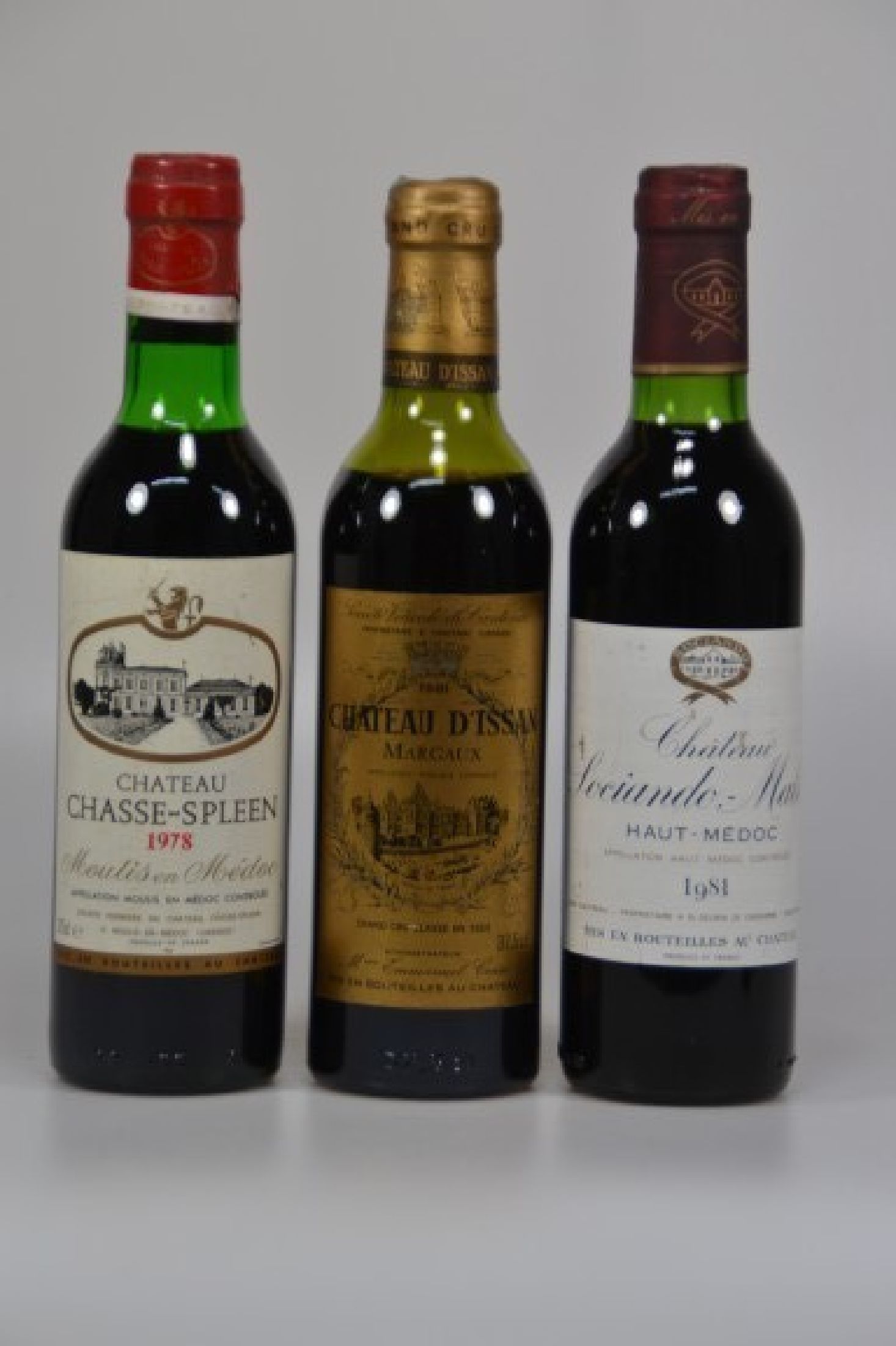 3 Fillette-Flaschen Bordeaux-Weine, 1978 Chateau Chasse-Spleen, Moulis-en-Medoc, Top SHoulder; 1981 Chateau Sociando-Mallet, Haut -Medoc, Into Neck; ...