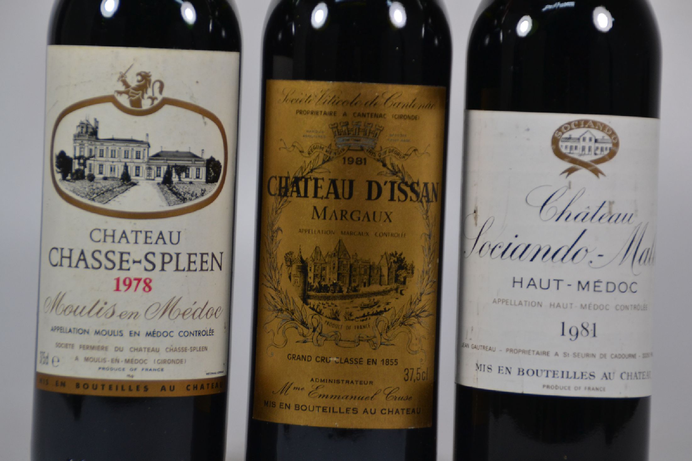 Detail a: 3 Fillette-Flaschen Bordeaux-Weine, 1978 Chateau Chasse-Spleen, Moulis-en-Medoc, Top SHoulder; 1981 Chateau Sociando-Mallet, Haut -Medoc, Into Neck; ...