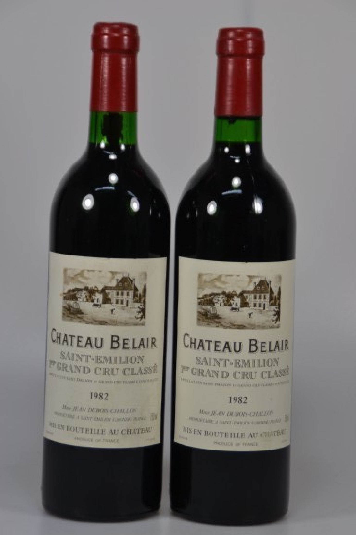 2 Flaschen, 1982 Chateau Belair, Saint -Emilion Grand Cru, je 750ml, Into Neck, unverkostet, 87 Parker-Punkte