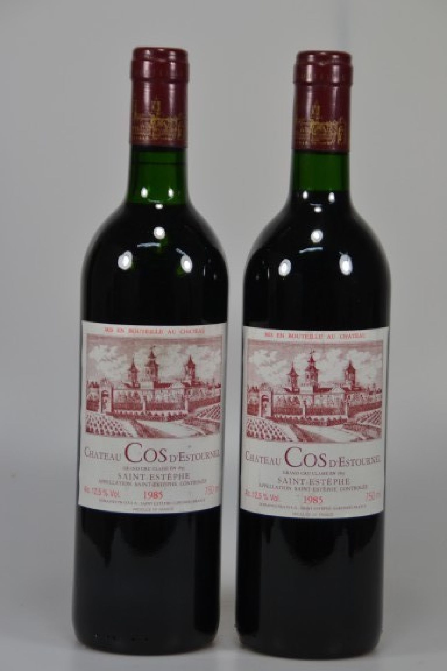 2 Flaschen 1985 Chateau Cos d'Estournel, Saint-Estephe, je 750ml, 12,5% Vol., Upper MidShoulder u. Into Neck, unverkostet