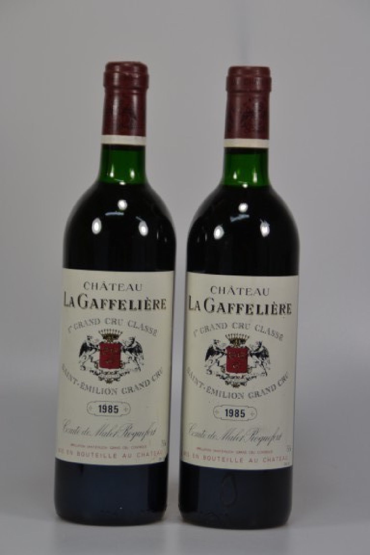 2 Flaschen, 1985 Chateau La Gaffeliere, Saint-Emilion Grand Cru, je 750ml, Top Shoulder, unverkostet, Kapsel min. best.