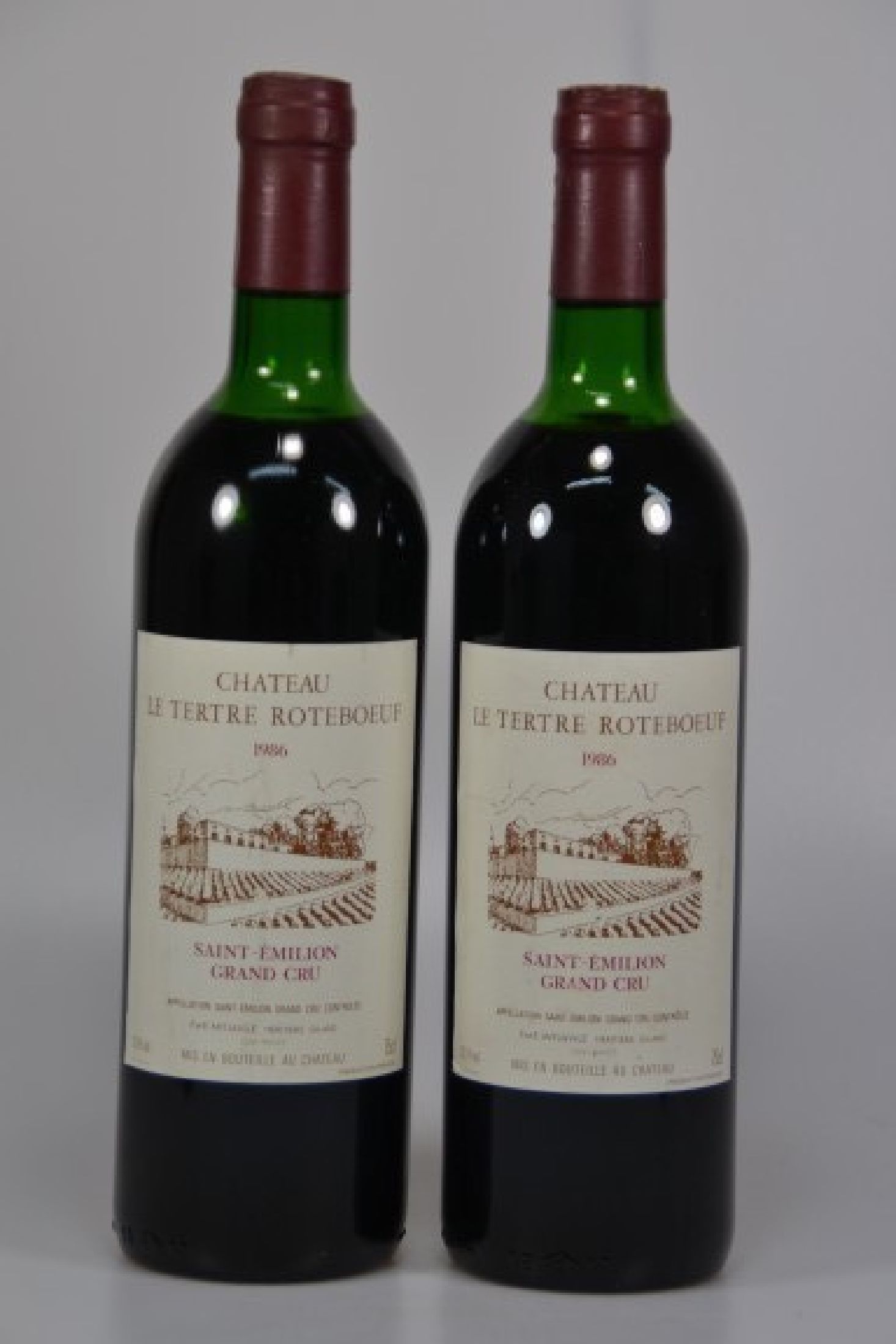2 Flaschen, 1986 Chateau Le Tertre-Roteboeuf , Saint-Emilion Grand Cru, je 750ml, 13,5% Vol., Mid Shoulder, unverkostet, 91 Parker- Punkte, laut ...