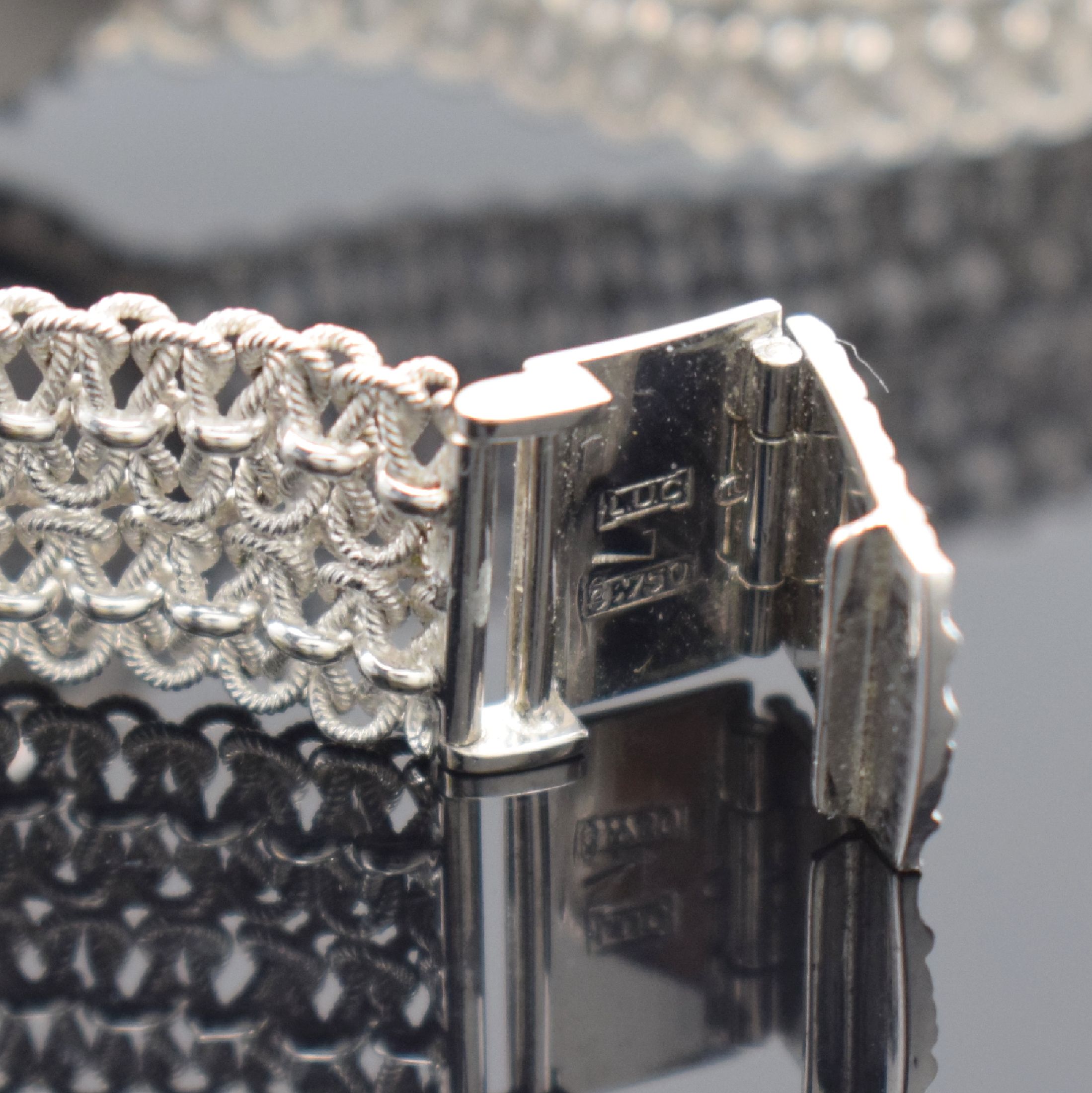 Detail b: CHOPARD Diamantbesetzte Damenarmbanduhr in WG 750/000, Schweiz um 1965, Handaufzug, gedr. Geh., integr. geflochtenes orig. Band, grau- silb. ...
