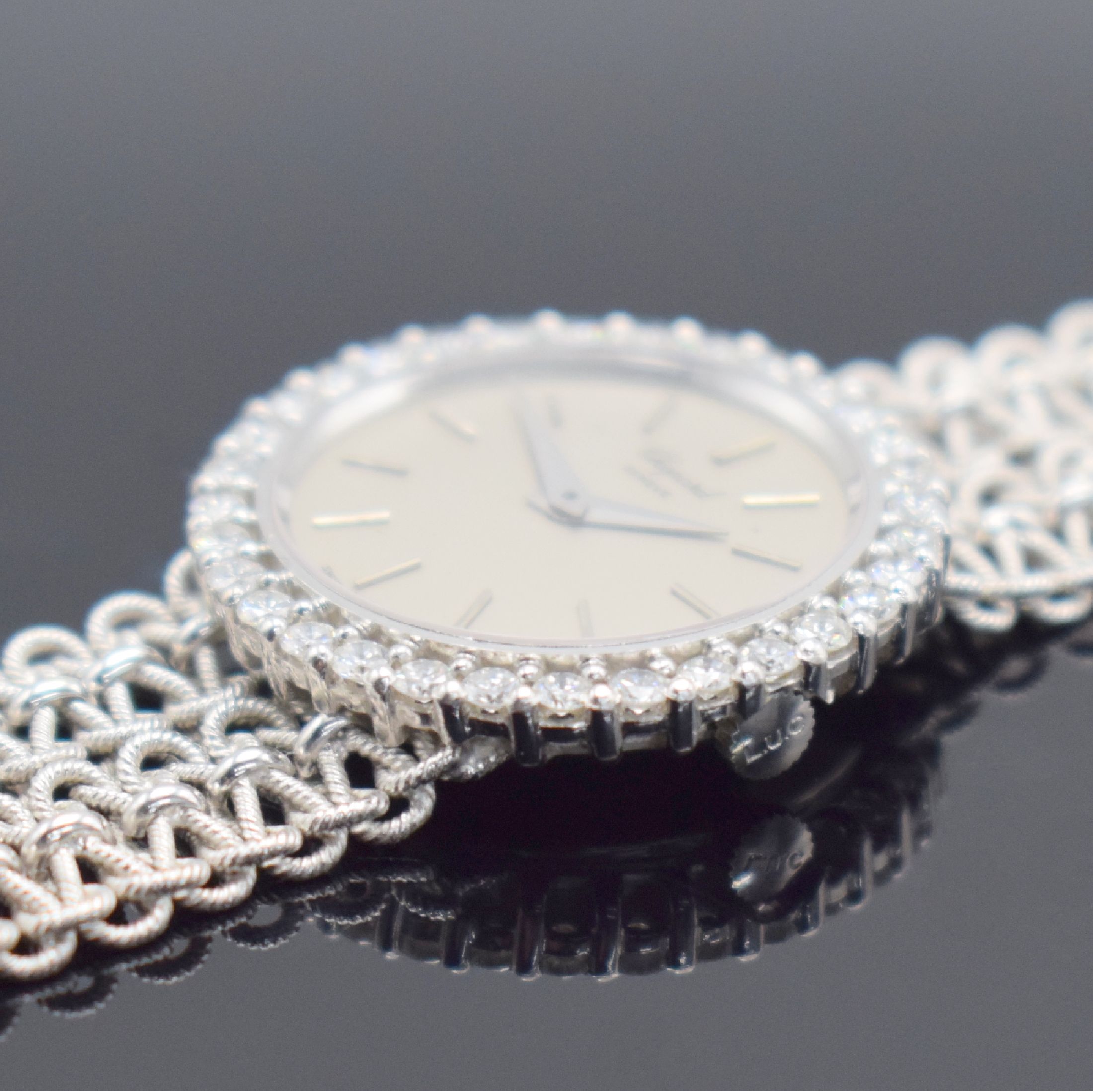Detail c: CHOPARD Diamantbesetzte Damenarmbanduhr in WG 750/000, Schweiz um 1965, Handaufzug, gedr. Geh., integr. geflochtenes orig. Band, grau- silb. ...