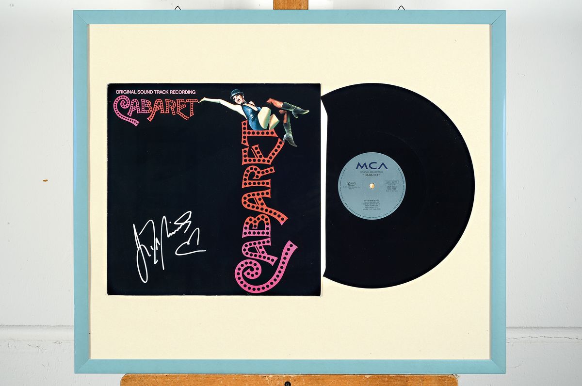 Detail k: Schallplatte "Cabaret" orig. Soundtrack, MCA 1972, Cover handsigniert von Liza Minelli, unter Glas, gerahmt