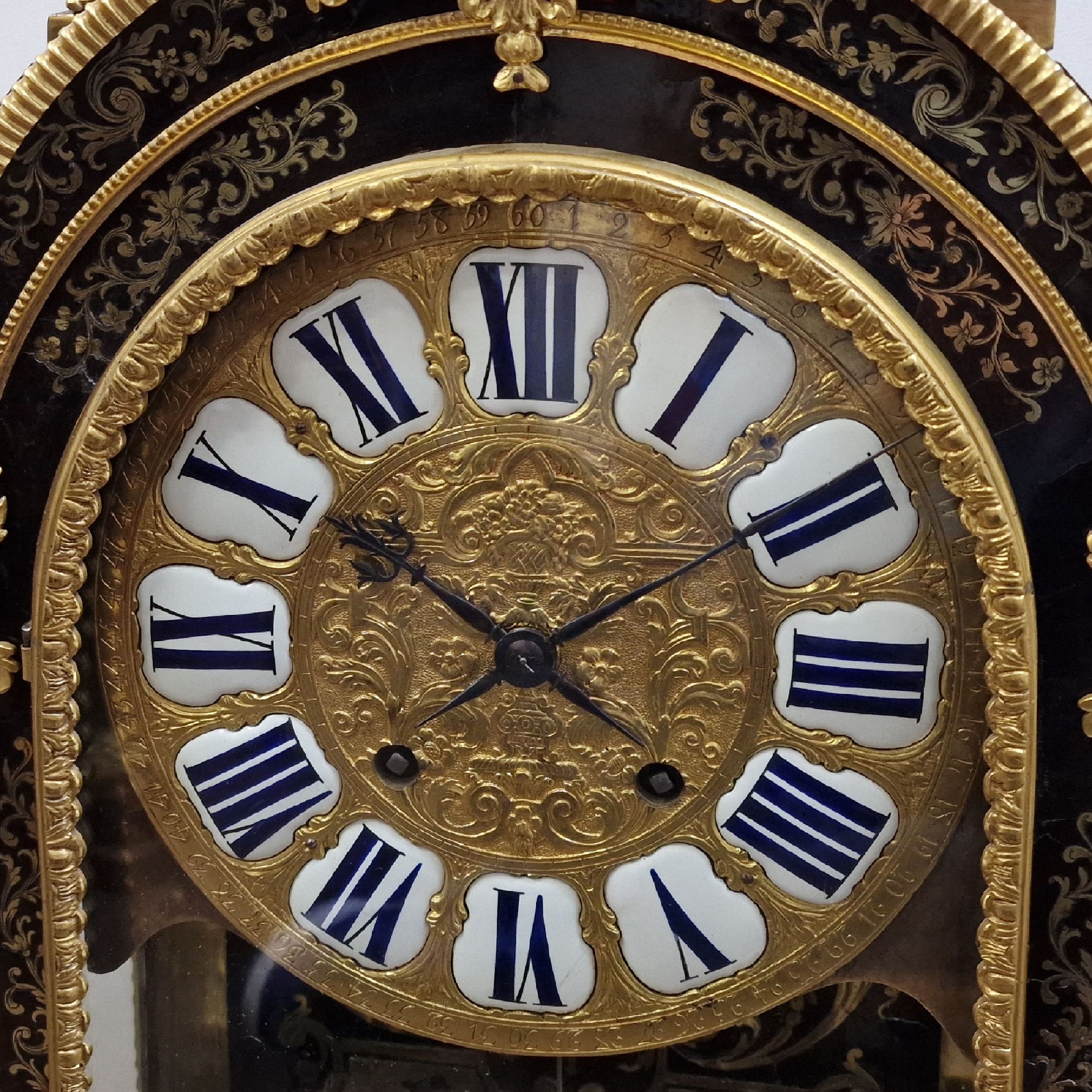 Detail b: JAQUES COGNIET à Paris Louis-XV Boulle-Wanduhr mit original Konsole, Frankreich um 1730, 3-seitig vergl. Geh.(1 seitl. Glas zu ers.), reichhaltig m. ...