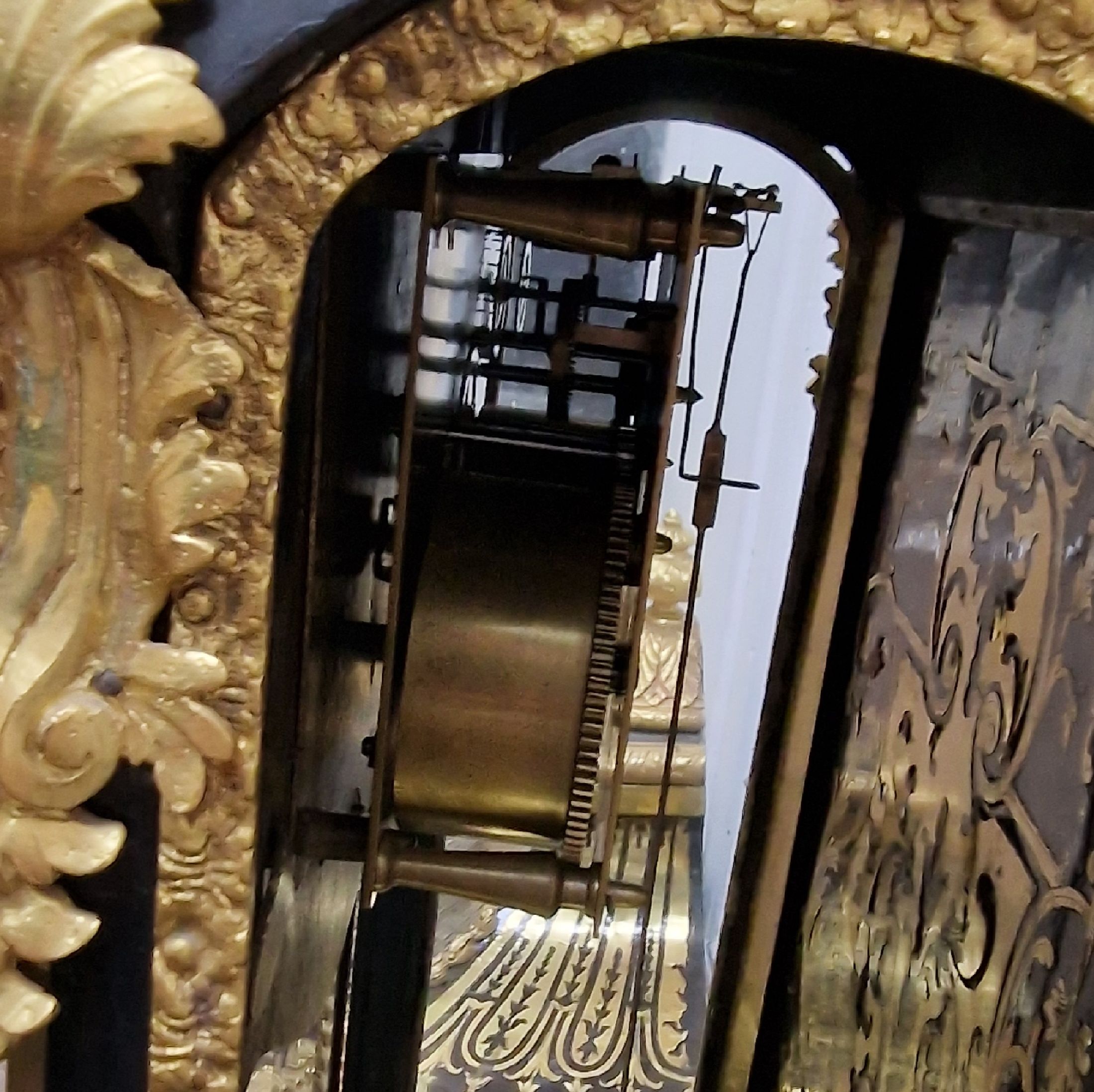 Detail d: JAQUES COGNIET à Paris Louis-XV Boulle-Wanduhr mit original Konsole, Frankreich um 1730, 3-seitig vergl. Geh.(1 seitl. Glas zu ers.), reichhaltig m. ...