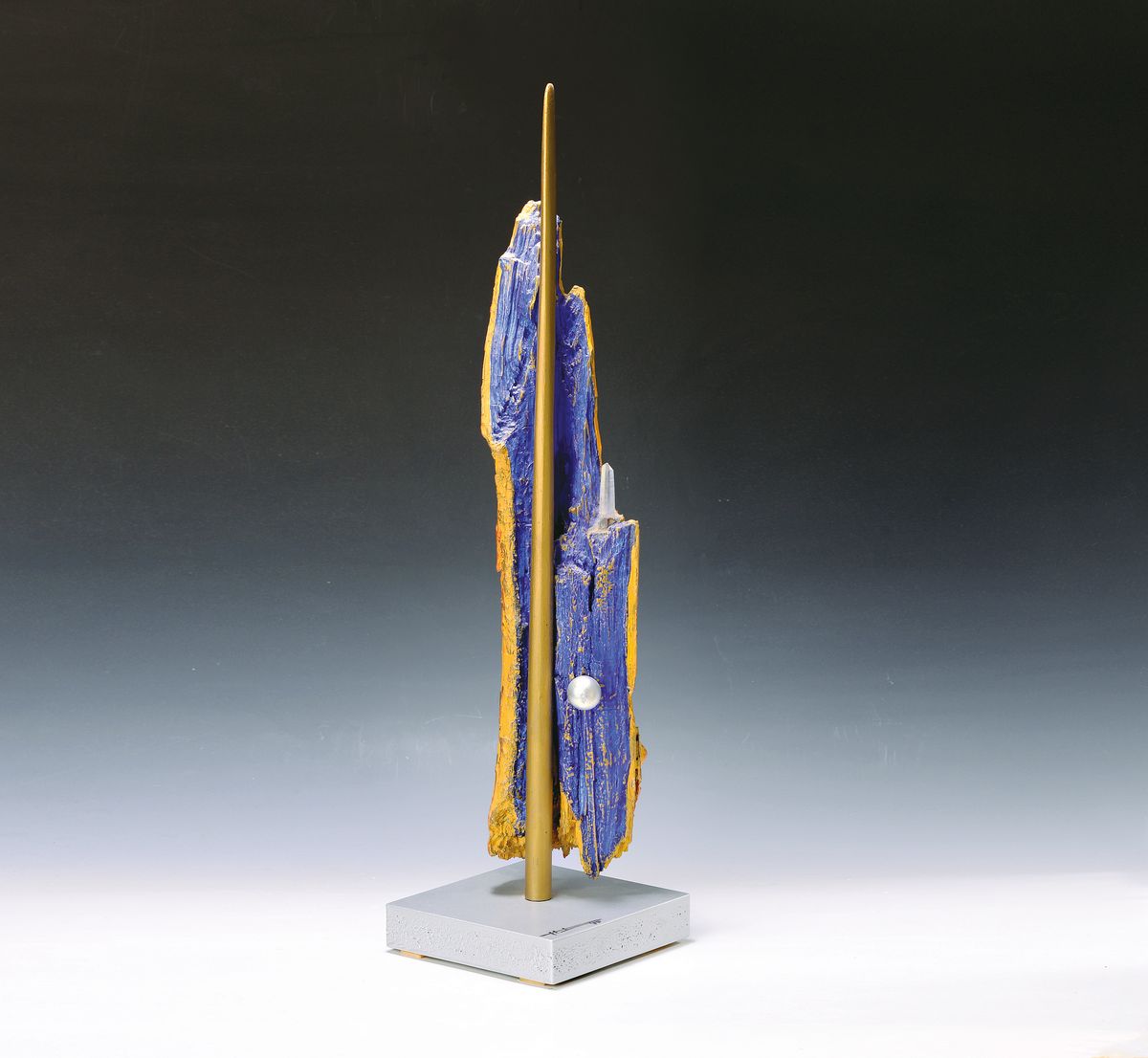 Heinz Rupp, geb. 1940, Schwäbisch Gmünd, Studium an der Kunst- und Werkschule Pforzheim, Holzskulptur, auf Sockel, signiert, Alterssp., H. 75,5 cm