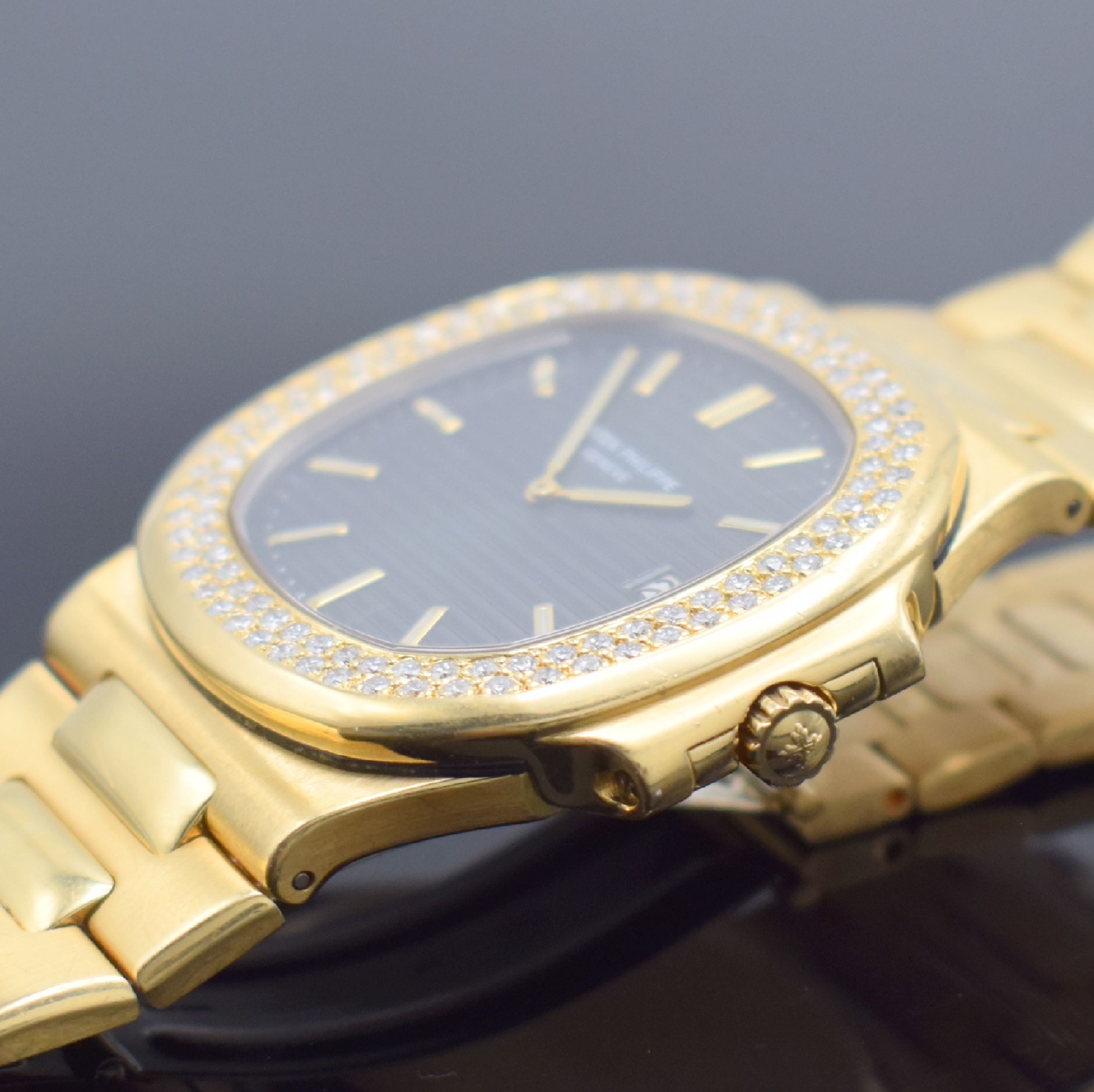Detail e: PATEK PHILIPPE hochfeine & seltene Herrenarmbanduhr "Jumbo" Nautilus Referenz 3700/003 in GG 750/000 mit original Brillantbesatz & original ...