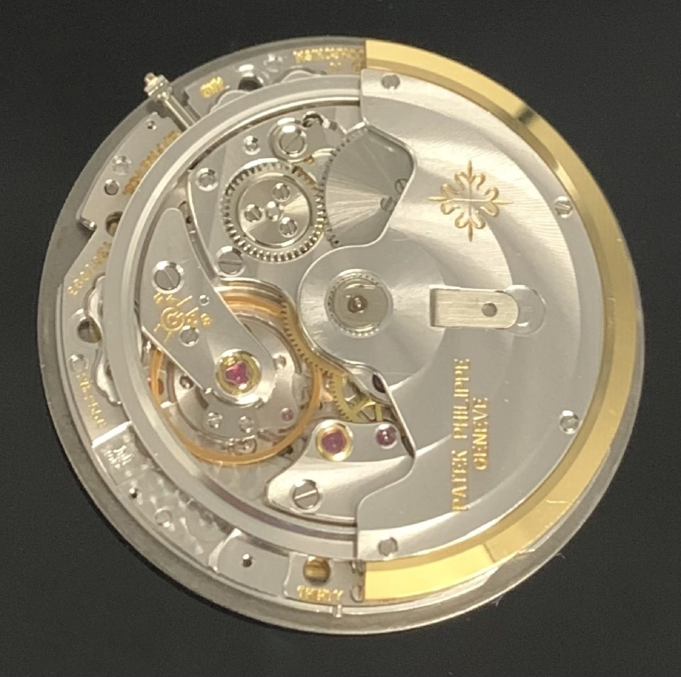 Detail l: PATEK PHILIPPE hochfeine & seltene Herrenarmbanduhr "Jumbo" Nautilus Referenz 3700/003 in GG 750/000 mit original Brillantbesatz & original ...