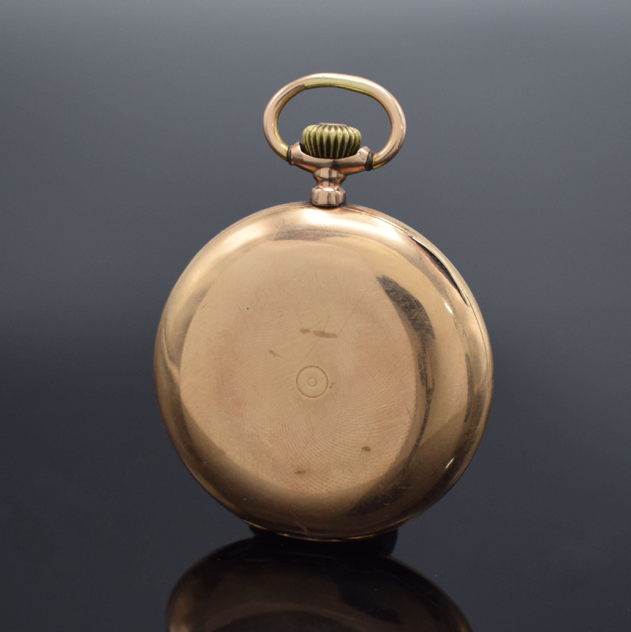 Detail c: Herrensavonette in RG 585/000, Schweiz um 1900, 2-Deckel Goldgeh. dell., beids. guill., Metallcuvette, Sprungdeckel m. Monogrammspiegel, ...