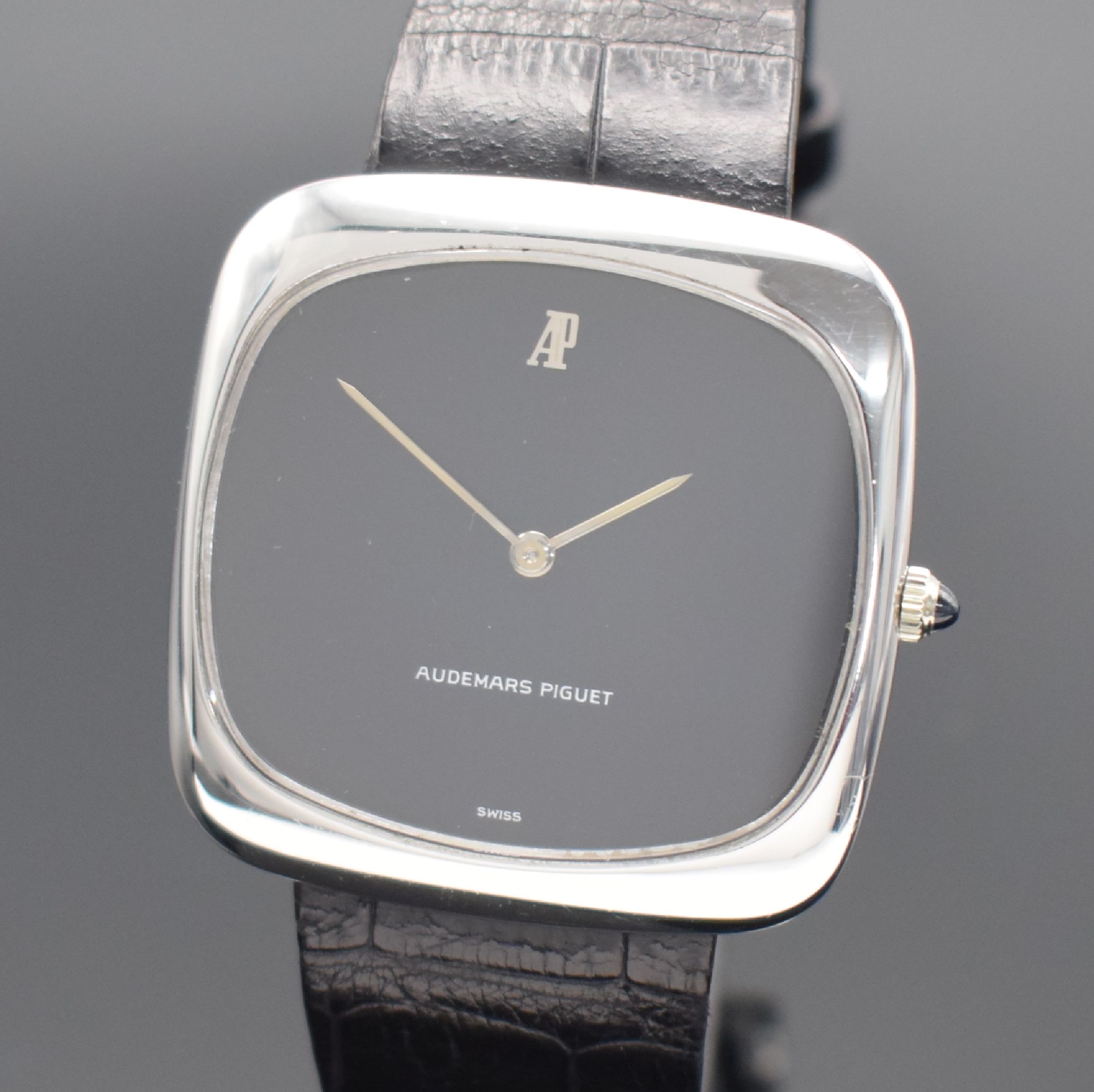 Detail a: AUDEMARS PIGUET Herrenarmbanduhr "TV" in WG 750/000, Schweiz um 1970, Handaufzug, 3- teil. Geh., Boden 4-fach verschr., schwarzes ...