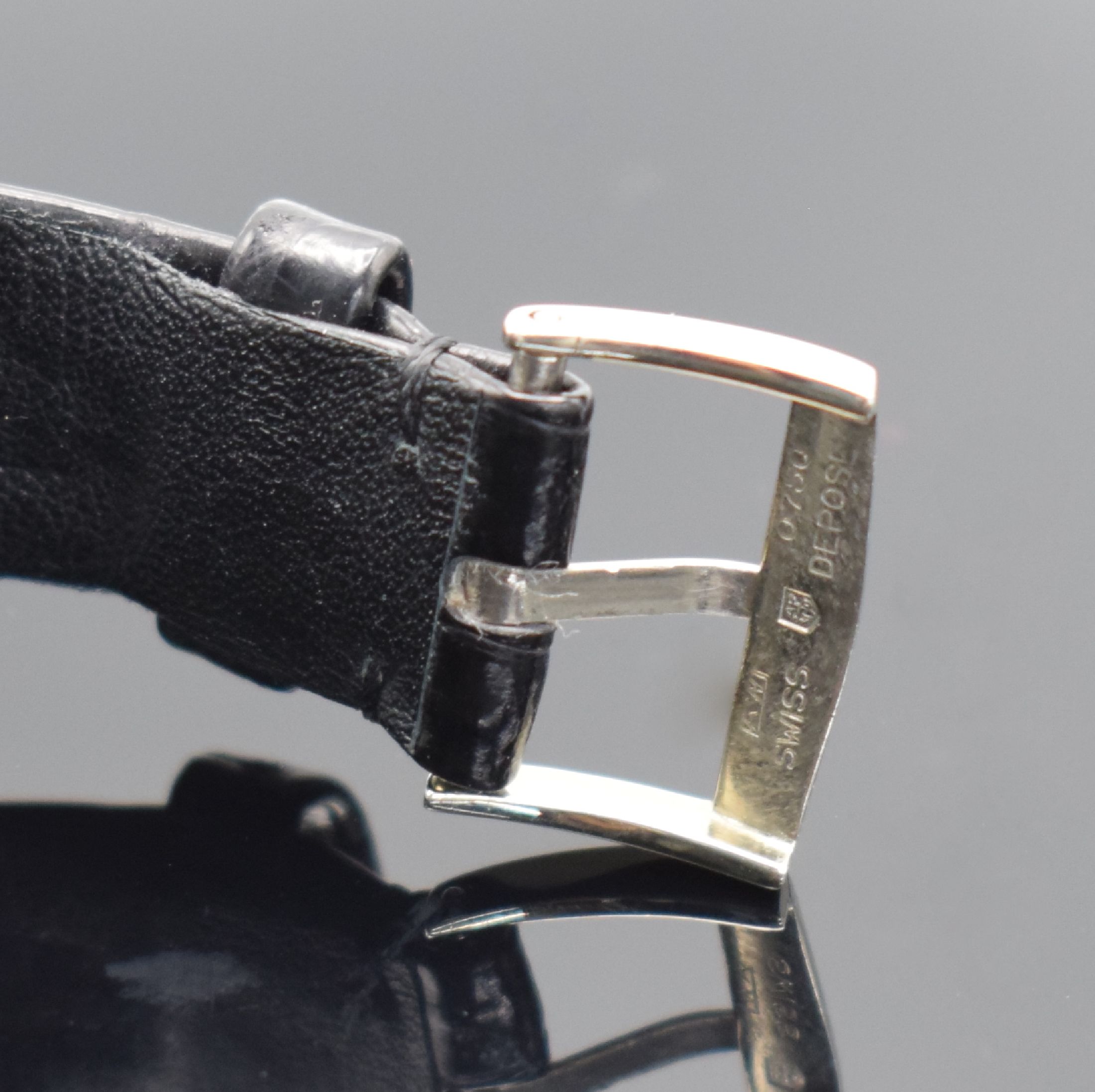Detail b: AUDEMARS PIGUET Herrenarmbanduhr "TV" in WG 750/000, Schweiz um 1970, Handaufzug, 3- teil. Geh., Boden 4-fach verschr., schwarzes ...