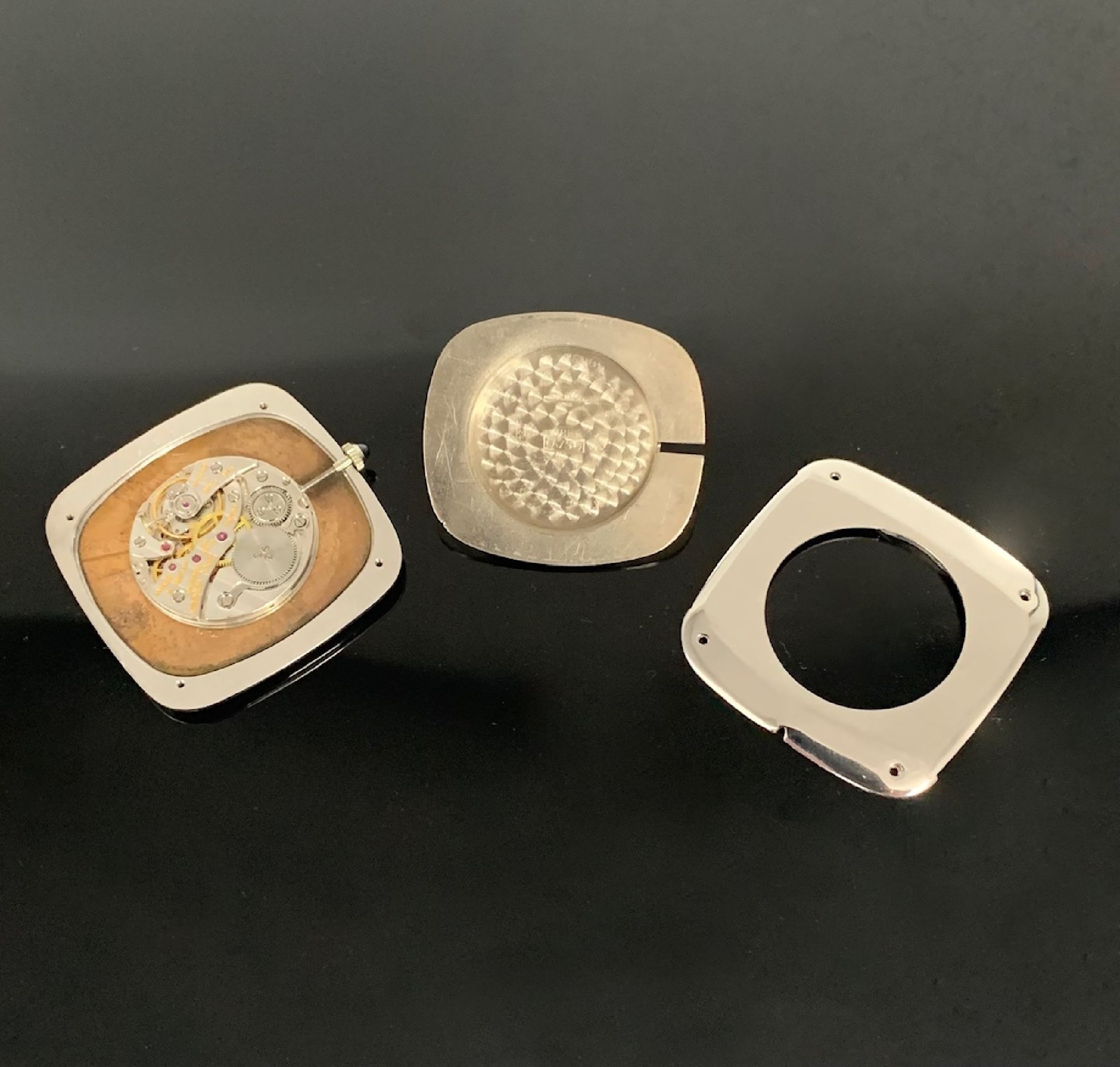 Detail f: AUDEMARS PIGUET Herrenarmbanduhr "TV" in WG 750/000, Schweiz um 1970, Handaufzug, 3- teil. Geh., Boden 4-fach verschr., schwarzes ...