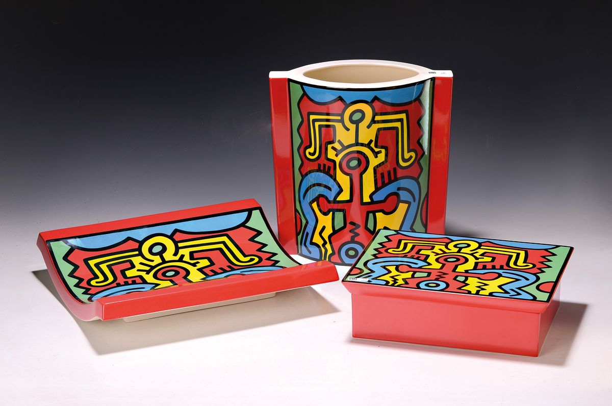 Detail c: Keith Haring, Spirit of Art, Kunst Kollektion von Villeroy & Boch, komplette Serie aus drei Kunstobjekten, Centerpice, Sculpture und Box, Edition New ...