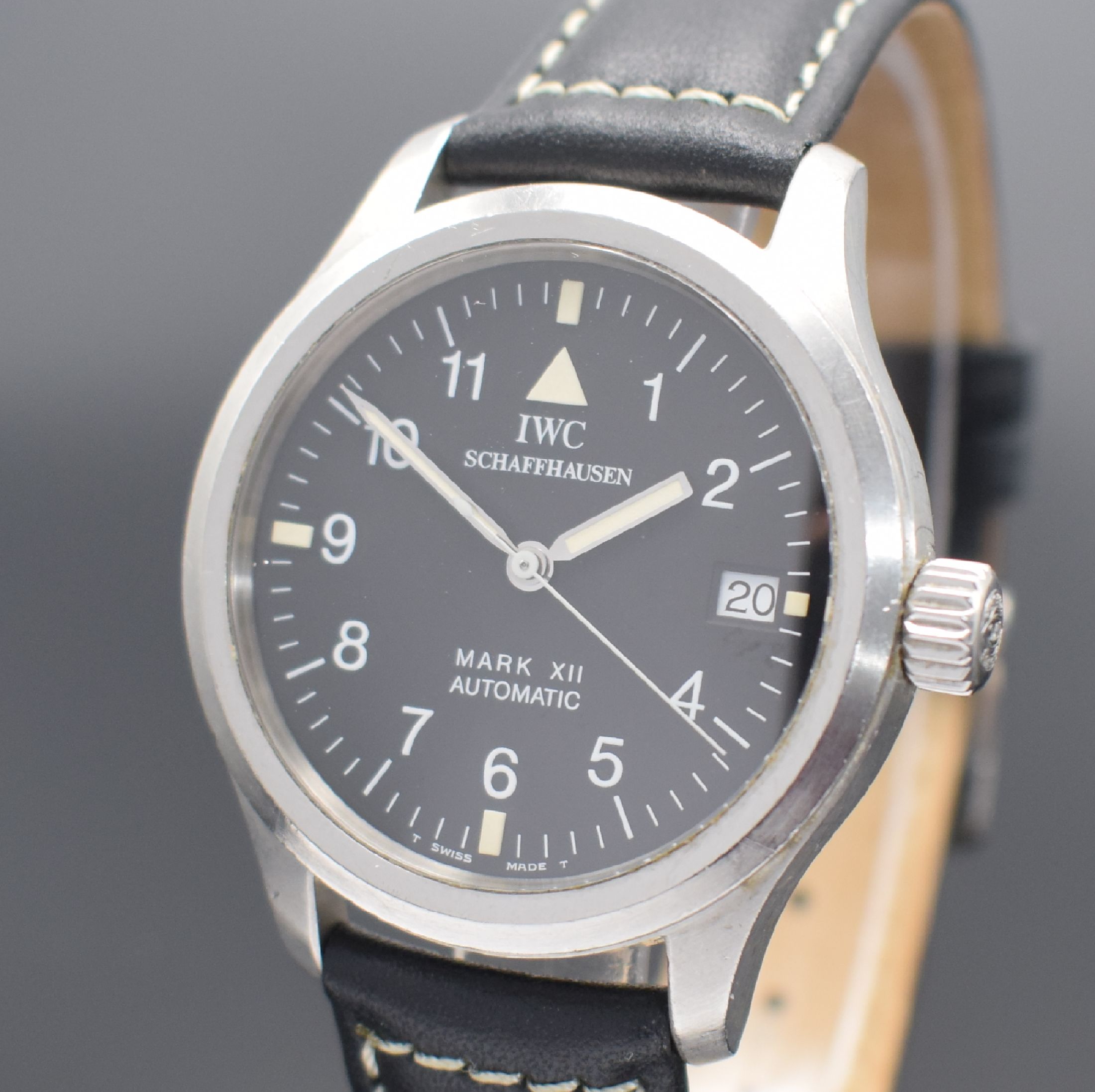 Detail a: IWC Herrenarmbanduhr Mark XII "Die Fliegeruhr" Referenz 3241, Schweiz um 1992, Automatik, 2-teil. Edelstahlgeh. inkl. Lederband m. ...