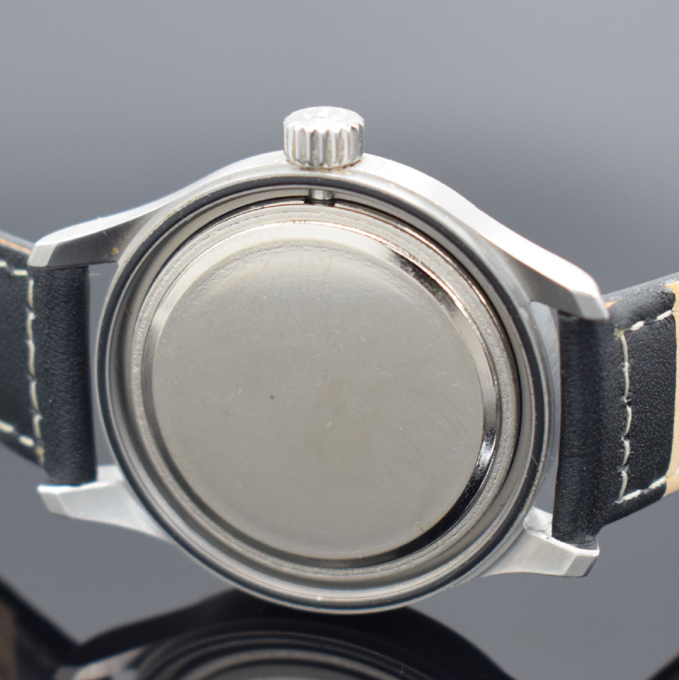 Detail d: IWC Herrenarmbanduhr Mark XII "Die Fliegeruhr" Referenz 3241, Schweiz um 1992, Automatik, 2-teil. Edelstahlgeh. inkl. Lederband m. ...