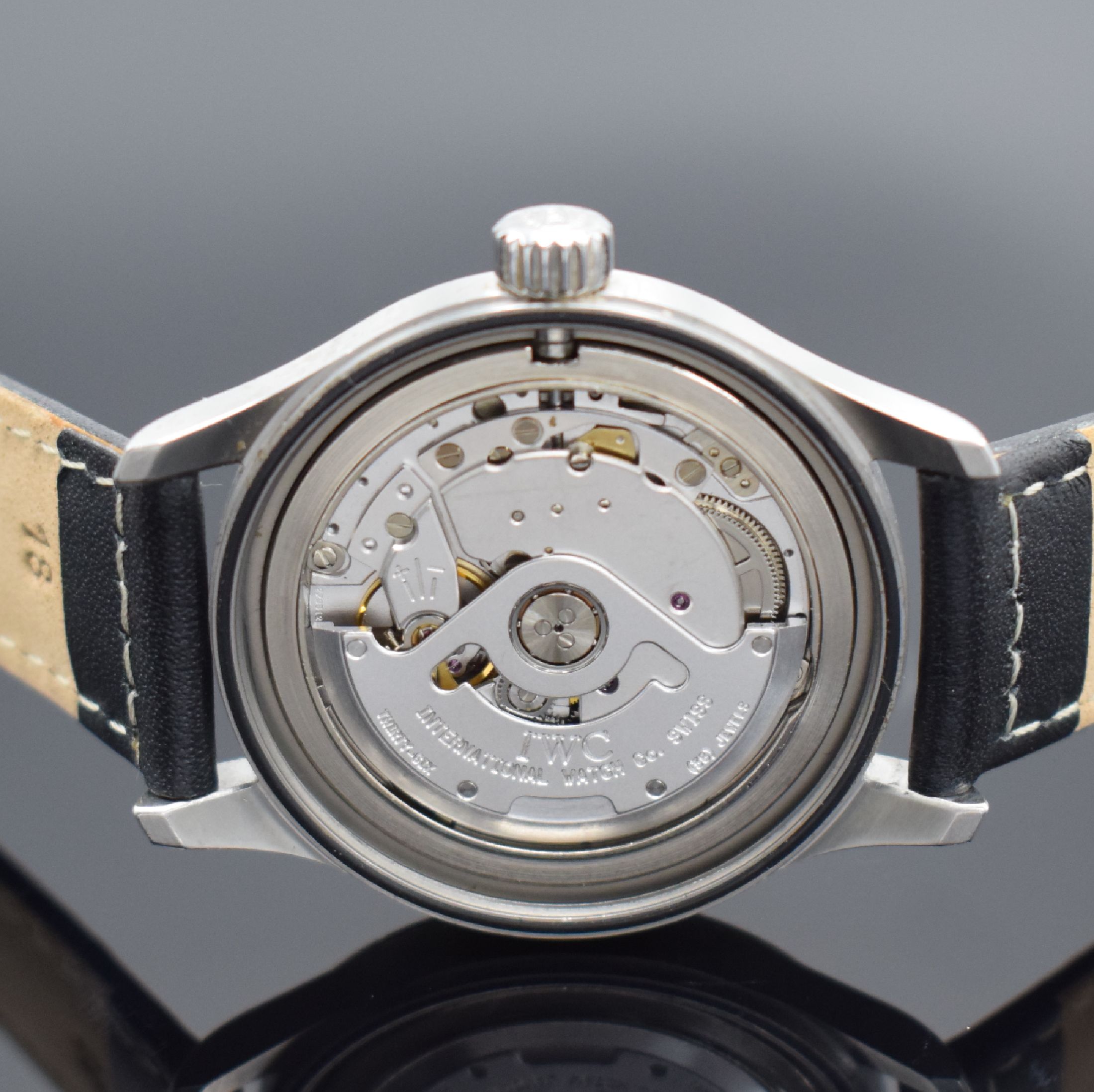 Detail e: IWC Herrenarmbanduhr Mark XII "Die Fliegeruhr" Referenz 3241, Schweiz um 1992, Automatik, 2-teil. Edelstahlgeh. inkl. Lederband m. ...